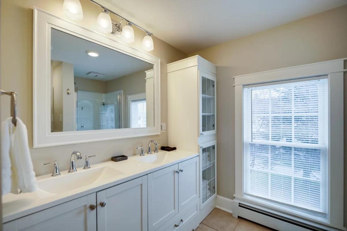 Rutland Vacations - Updated Family-sized Home in Heart of Rutland, Near Slopes, EV, Hot Tub, Fire Pit - Property Image 7