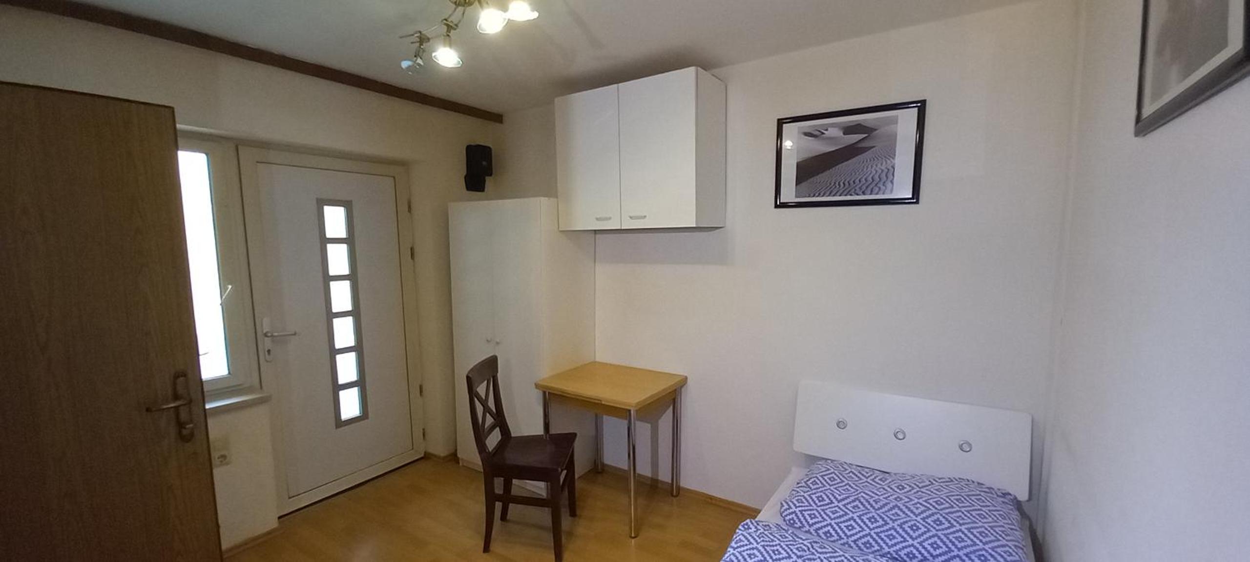 Topwohnung 45m2 oder weißes Budget Zimmer 15 m2 - Nähe Grünberg