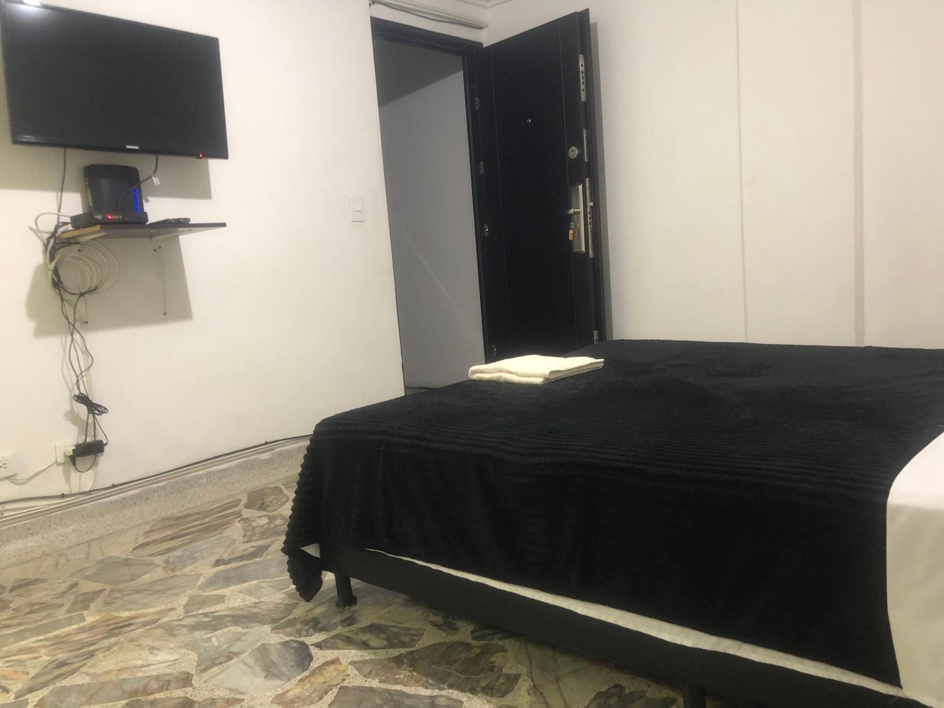 Apartamento cómodo en Laureles , céntrico y bien ubicado 201 view 2