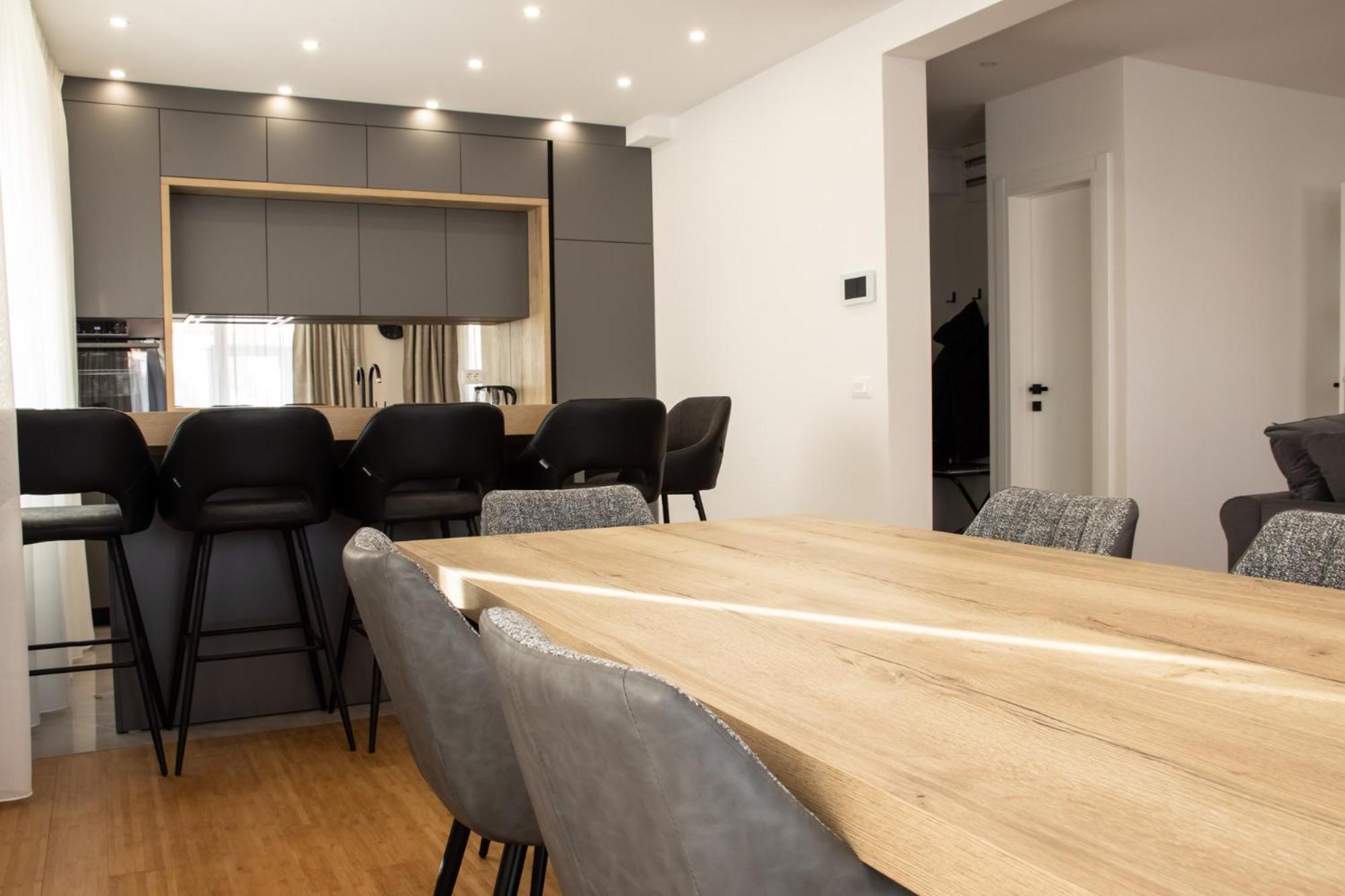 Hugo apartments