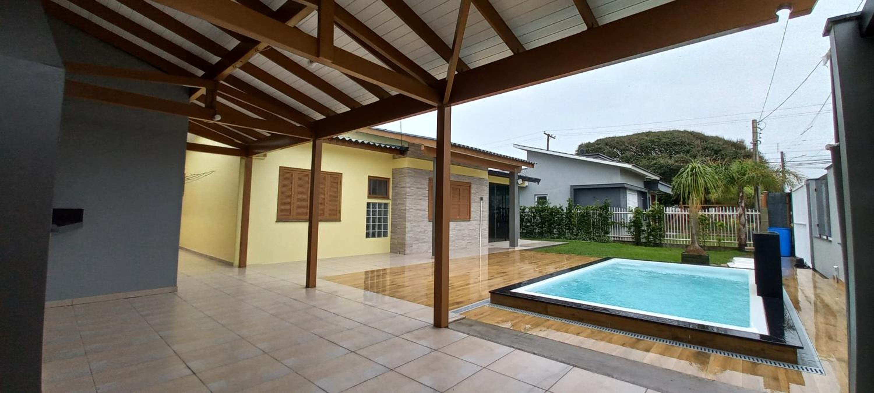 Casa Com Quatro Dormitórios, Pertinho Do Mar Em Capão Da Canoa