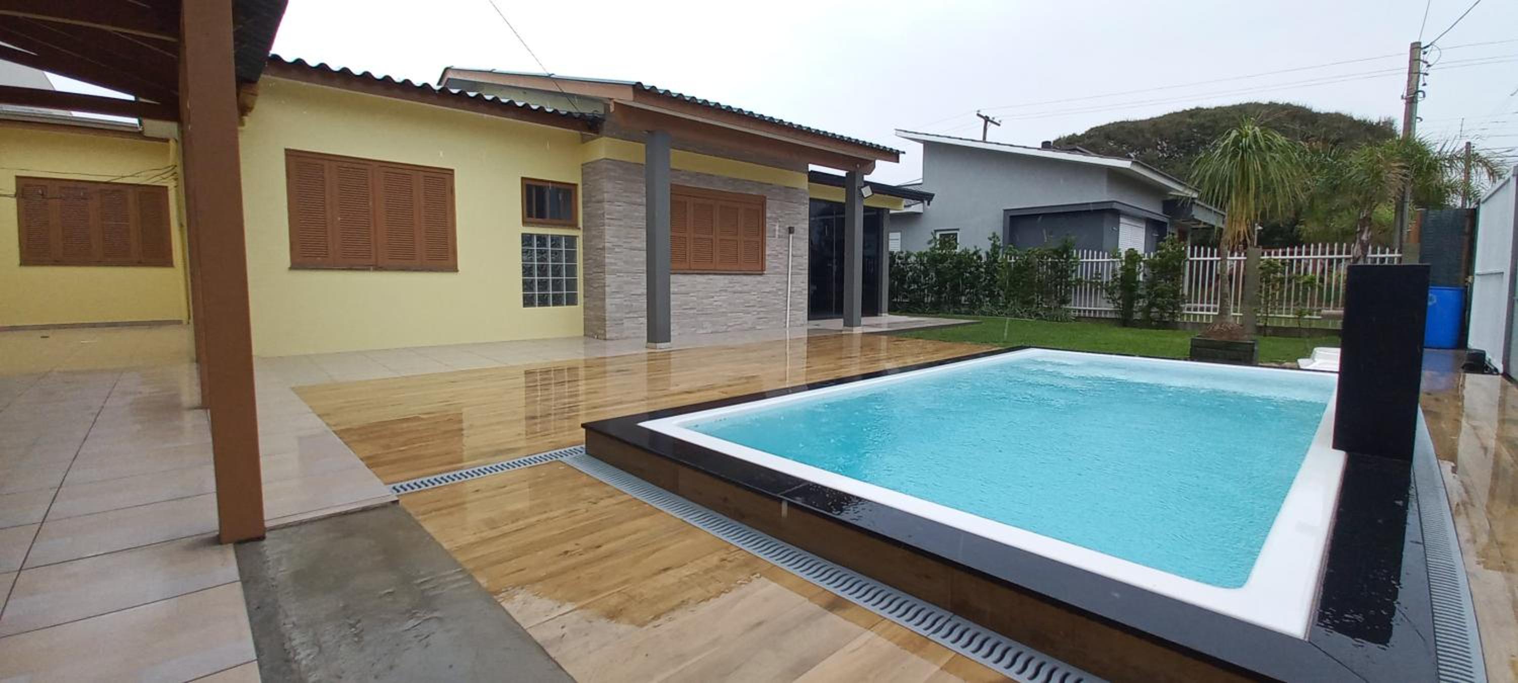 Casa Com Quatro Dormitórios, Pertinho Do Mar Em Capão Da Canoa