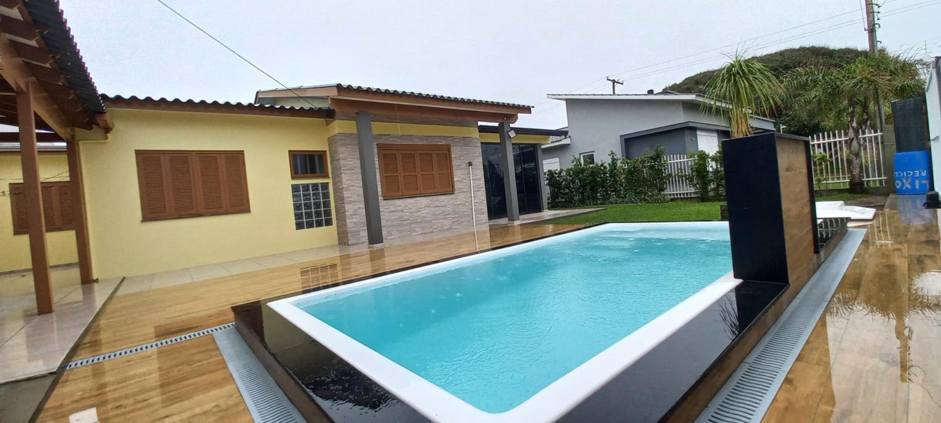Casa Com Quatro Dormitórios, Pertinho Do Mar Em Capão Da Canoa