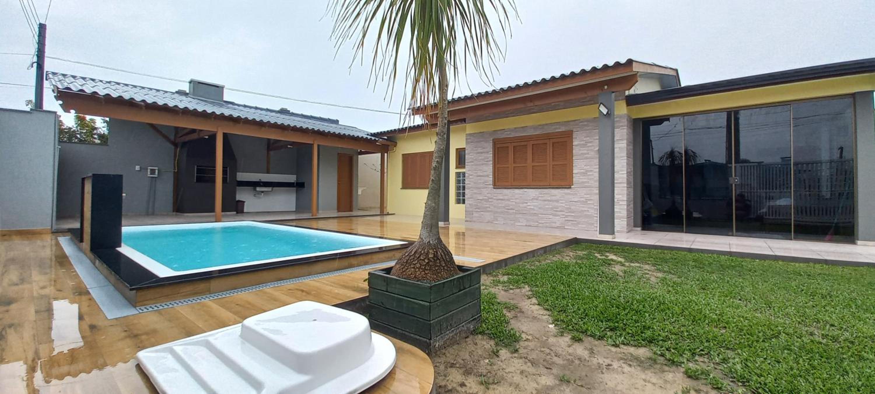 Casa Com Quatro Dormitórios, Pertinho Do Mar Em Capão Da Canoa