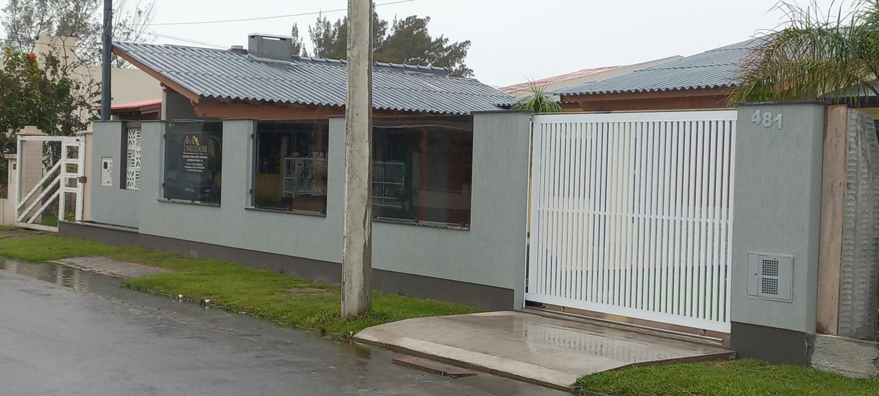 Casa Com Quatro Dormitórios, Pertinho Do Mar Em Capão Da Canoa