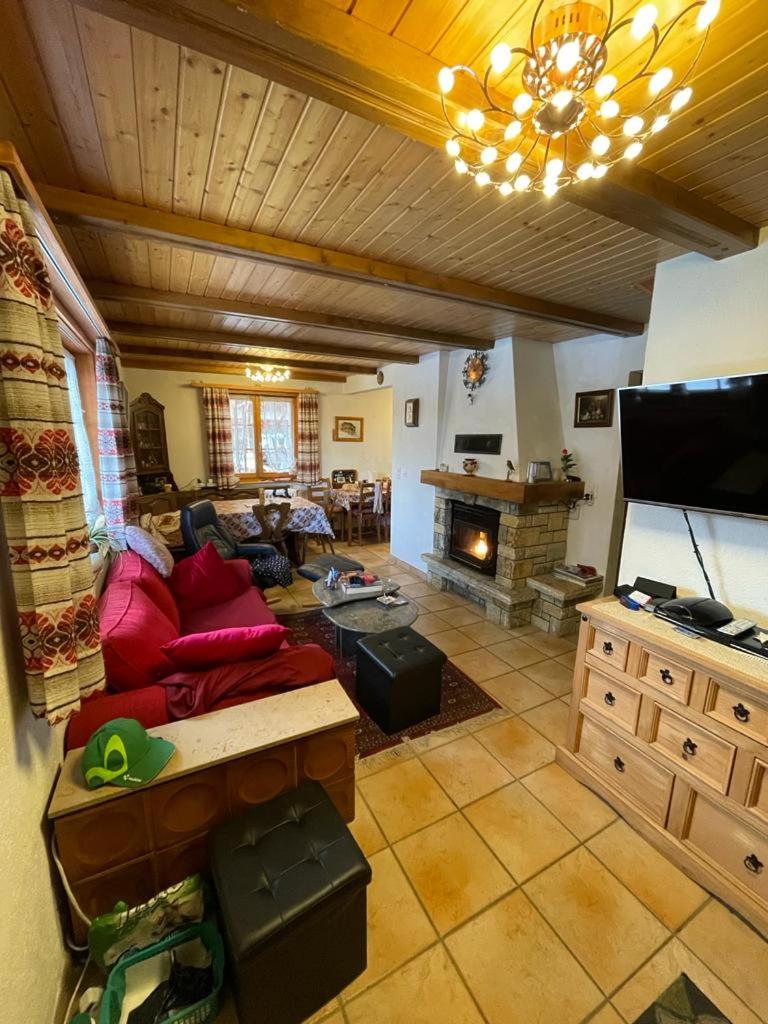 Chalet Rustique à La Tzoum'