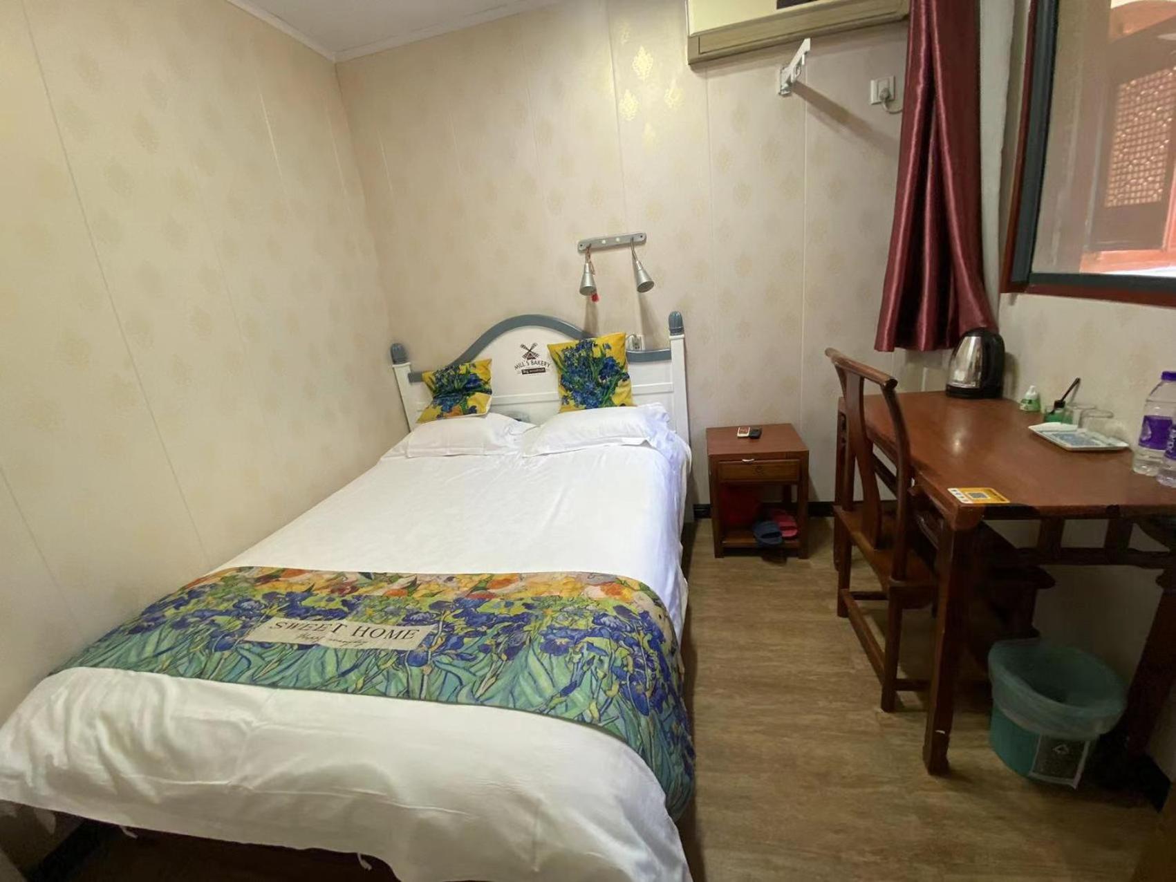 Shaoxing Vacations - Shaoxing Laotaimen Luxun Native Place Youth Hostel - Property Image 1