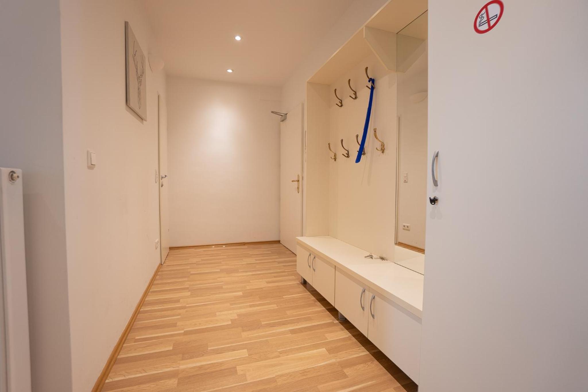 Charming Apartment with Balcony, Close to Stephansdom Cathedral