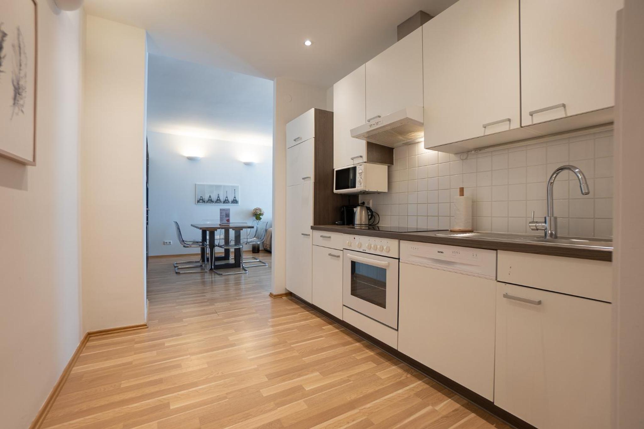 Charming Apartment with Balcony, Close to Stephansdom Cathedral