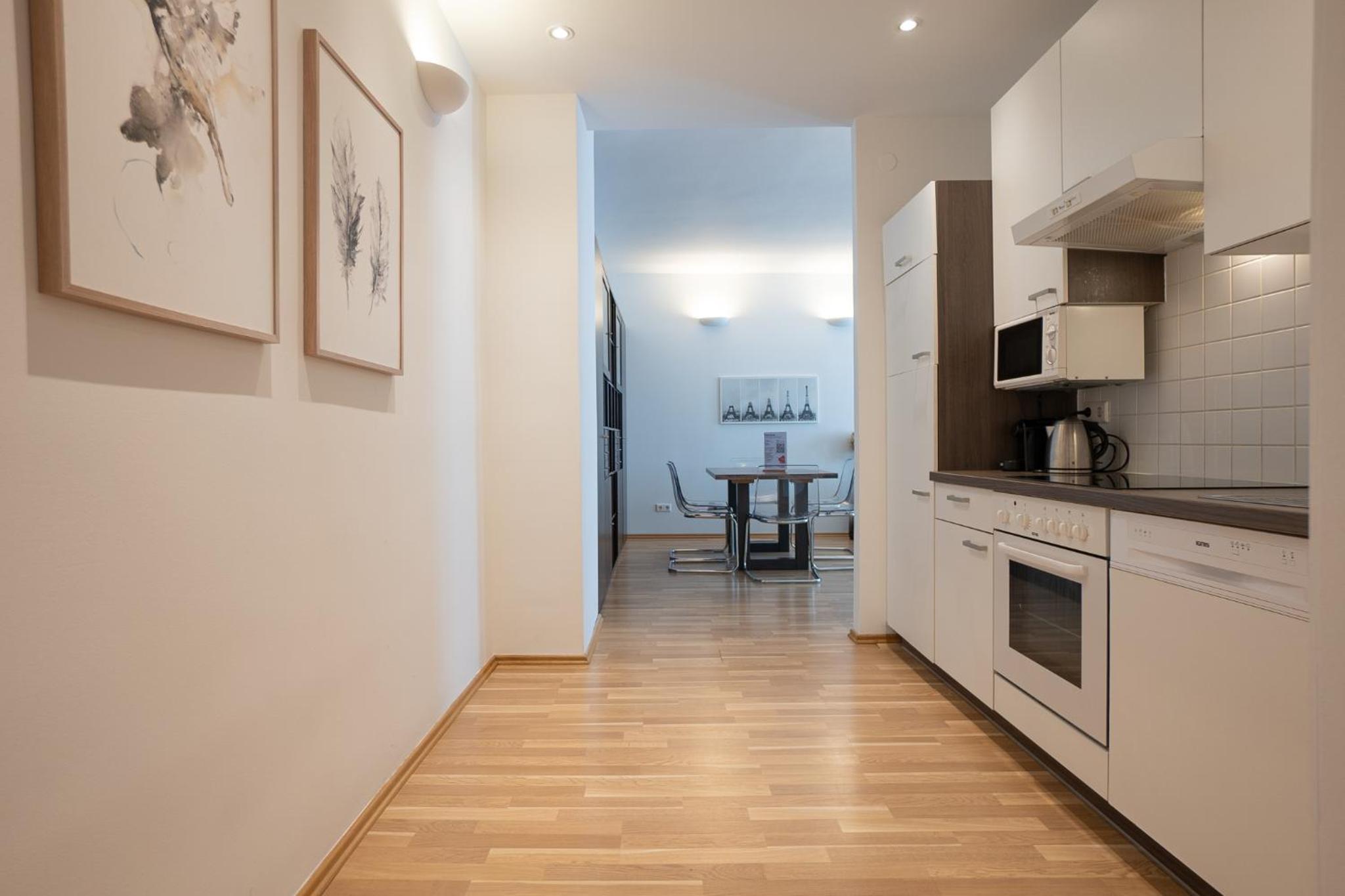 Charming Apartment with Balcony, Close to Stephansdom Cathedral