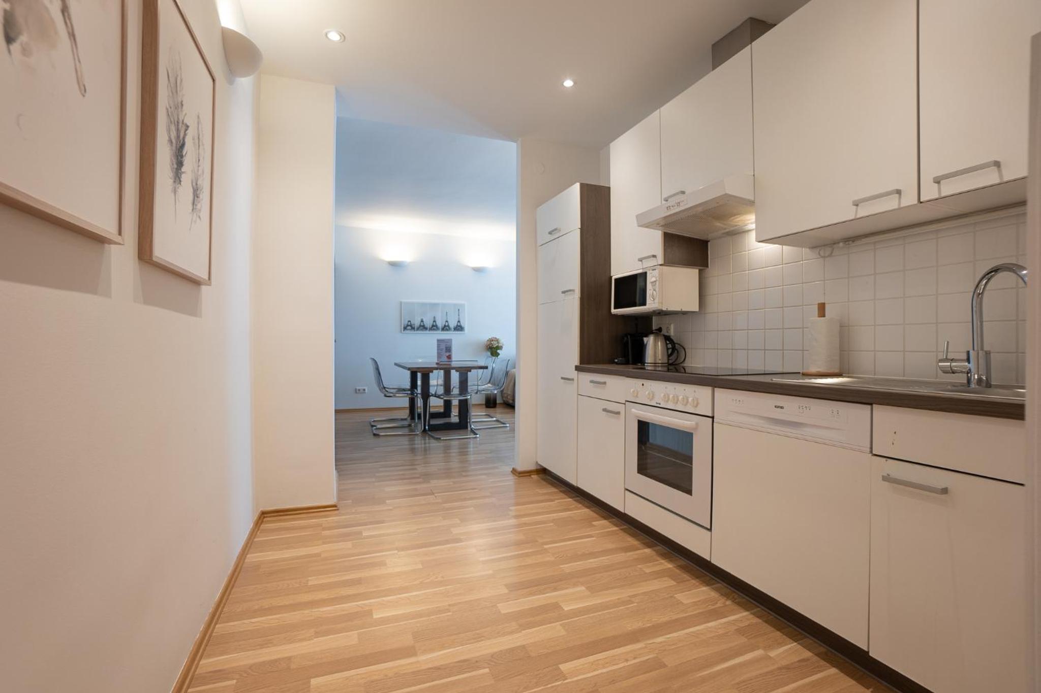 Charming Apartment with Balcony, Close to Stephansdom Cathedral