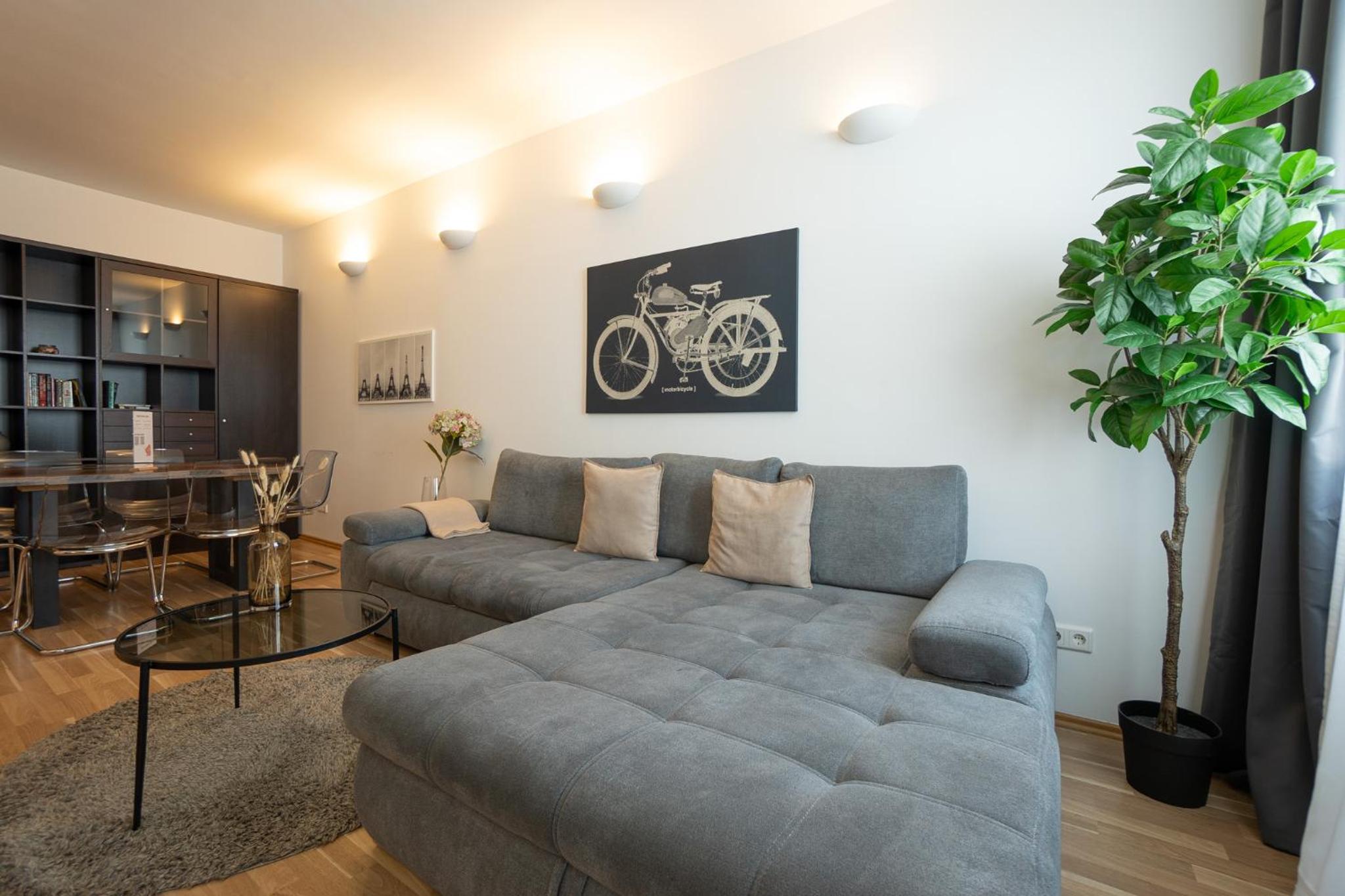 Charming Apartment with Balcony, Close to Stephansdom Cathedral