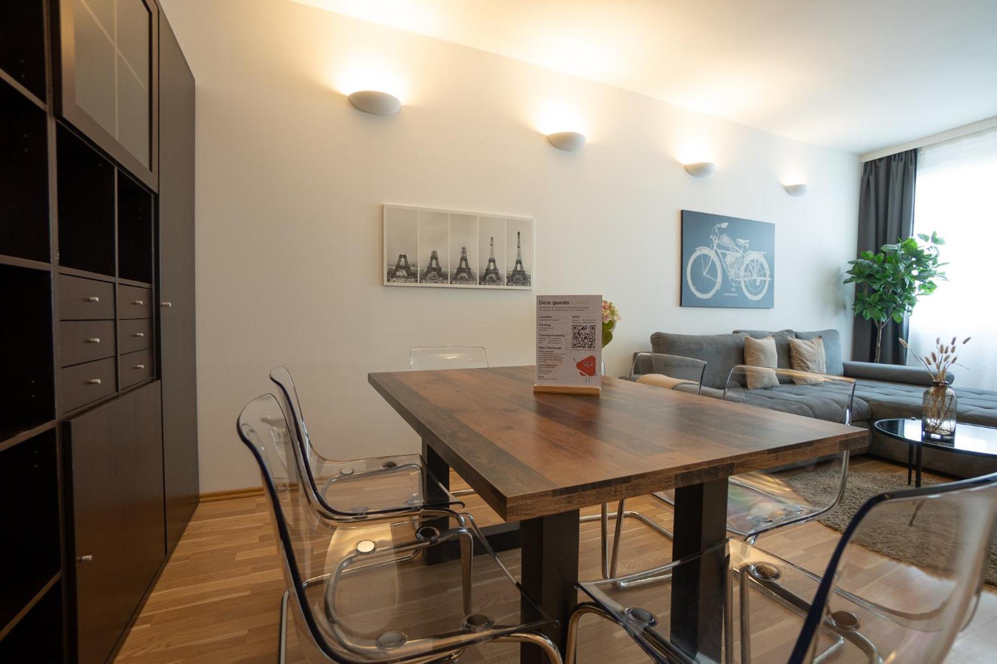 Charming Apartment with Balcony, Close to Stephansdom Cathedral