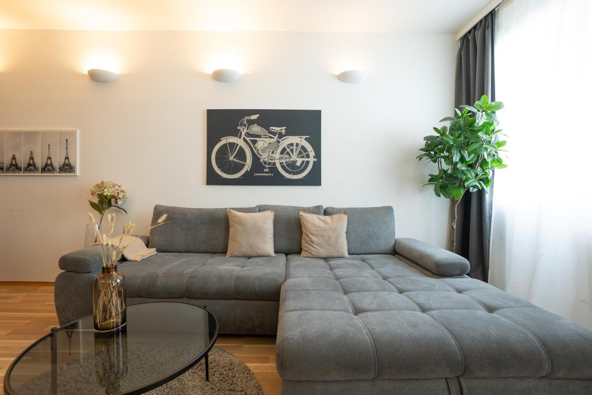 Charming Apartment with Balcony, Close to Stephansdom Cathedral