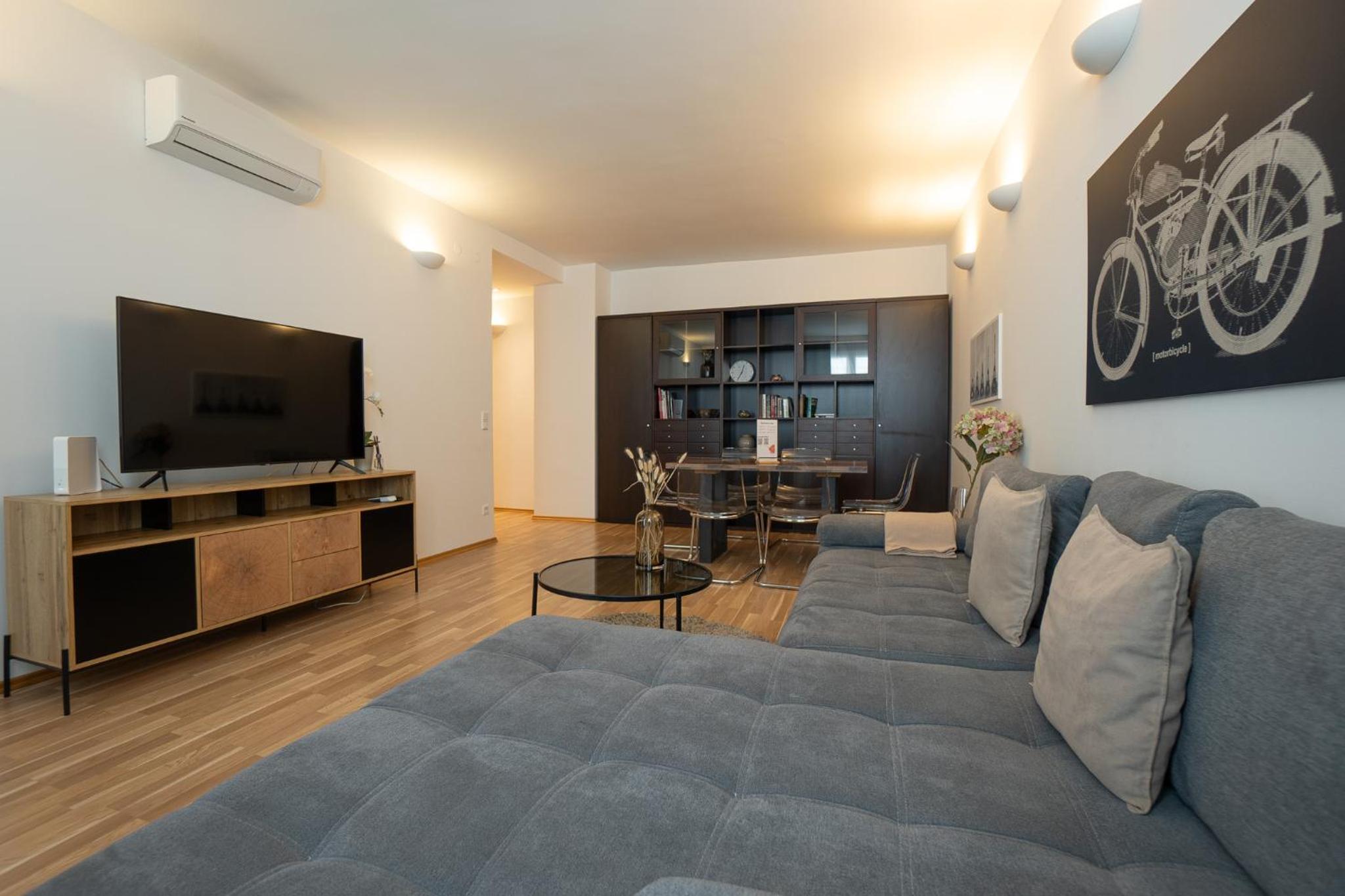 Charming Apartment with Balcony, Close to Stephansdom Cathedral