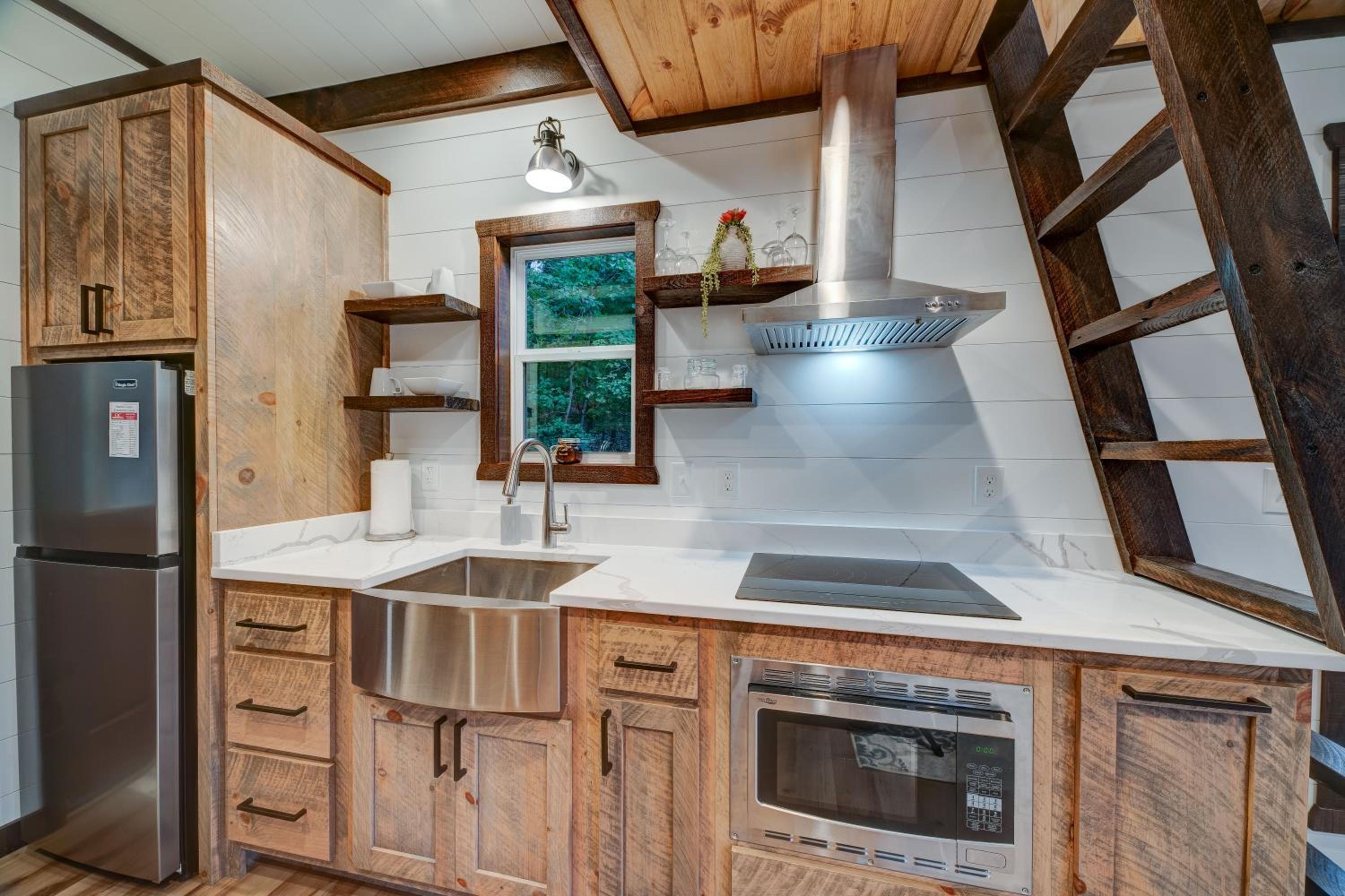 Cozy Treehouse w Hot Tub, Fire Pit, Pet Friendly, Lake Access view 4