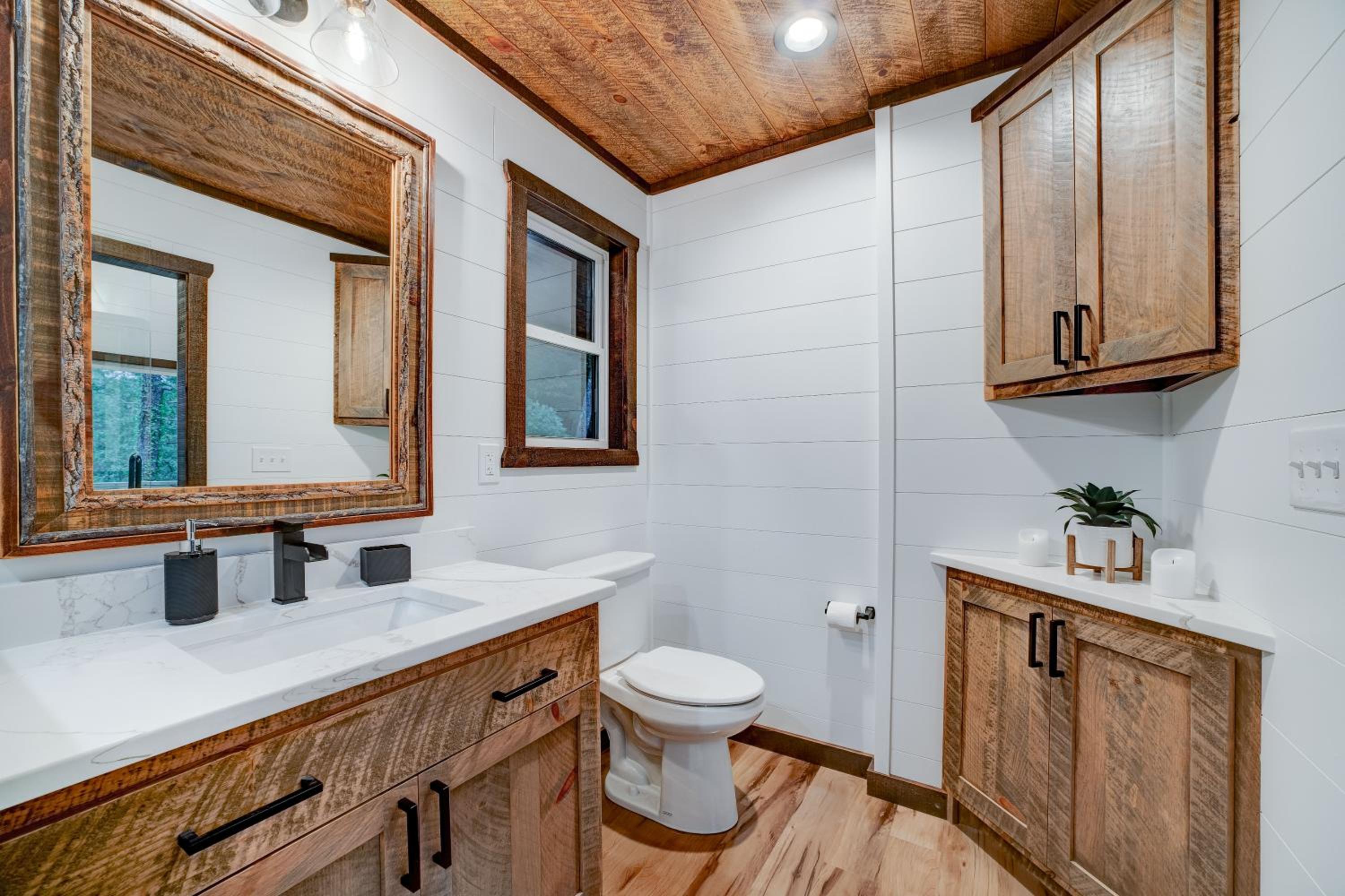 Cozy Treehouse w Hot Tub, Fire Pit, Pet Friendly, Lake Access view 3