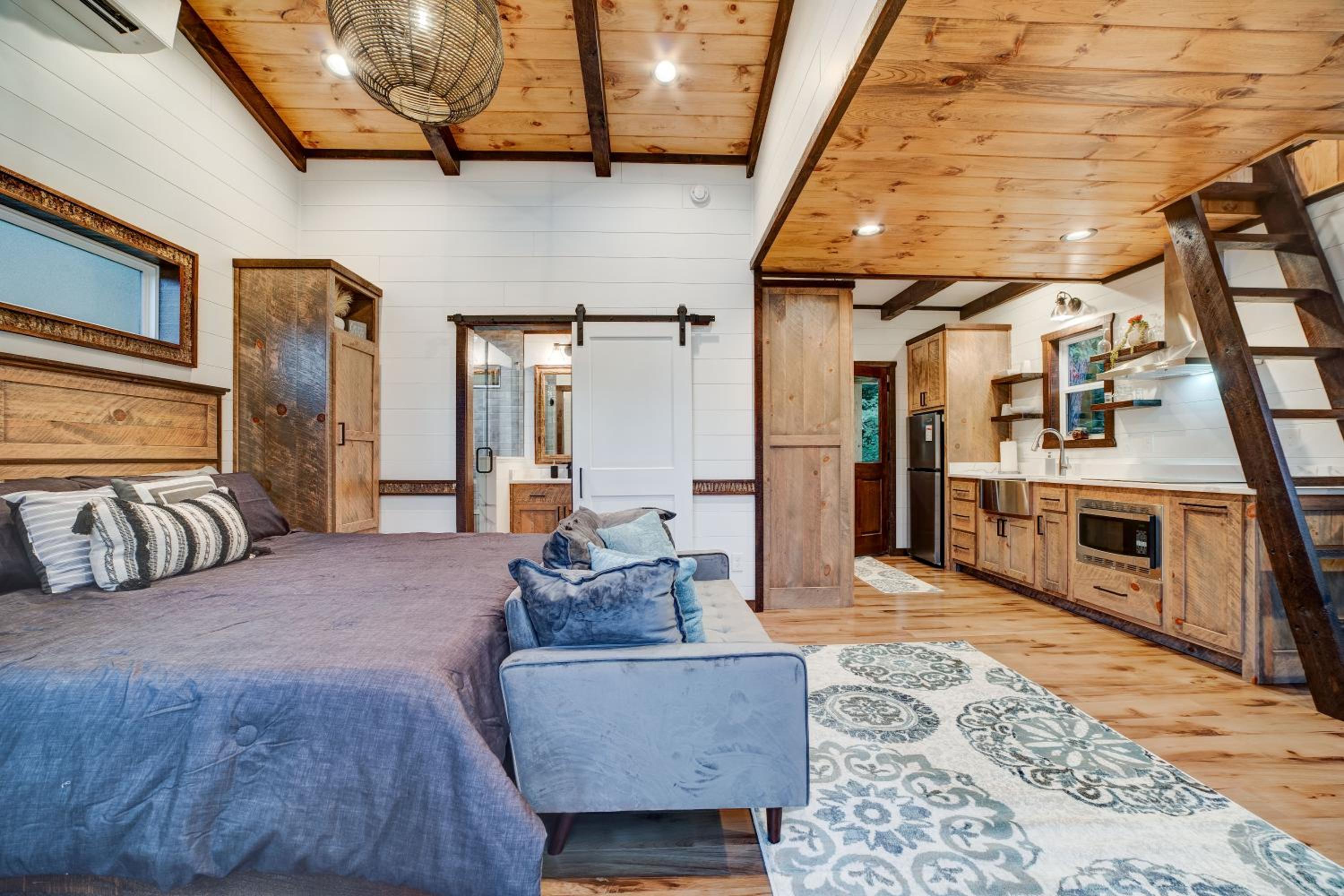 Cozy Treehouse w Hot Tub, Fire Pit, Pet Friendly, Lake Access view 5