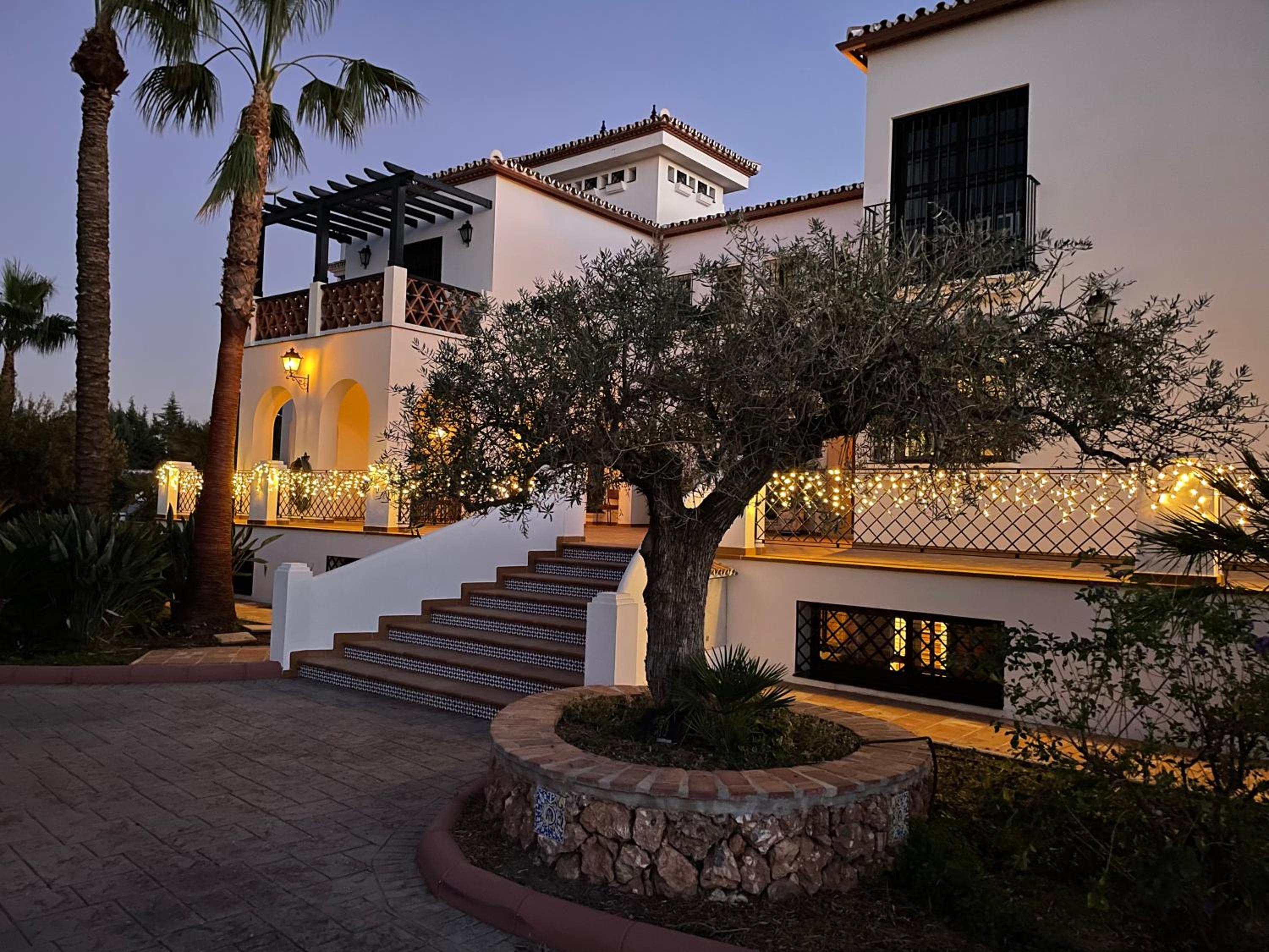 Loma Serena Luxury Villa met verwarmd zwembad en tennisbaan