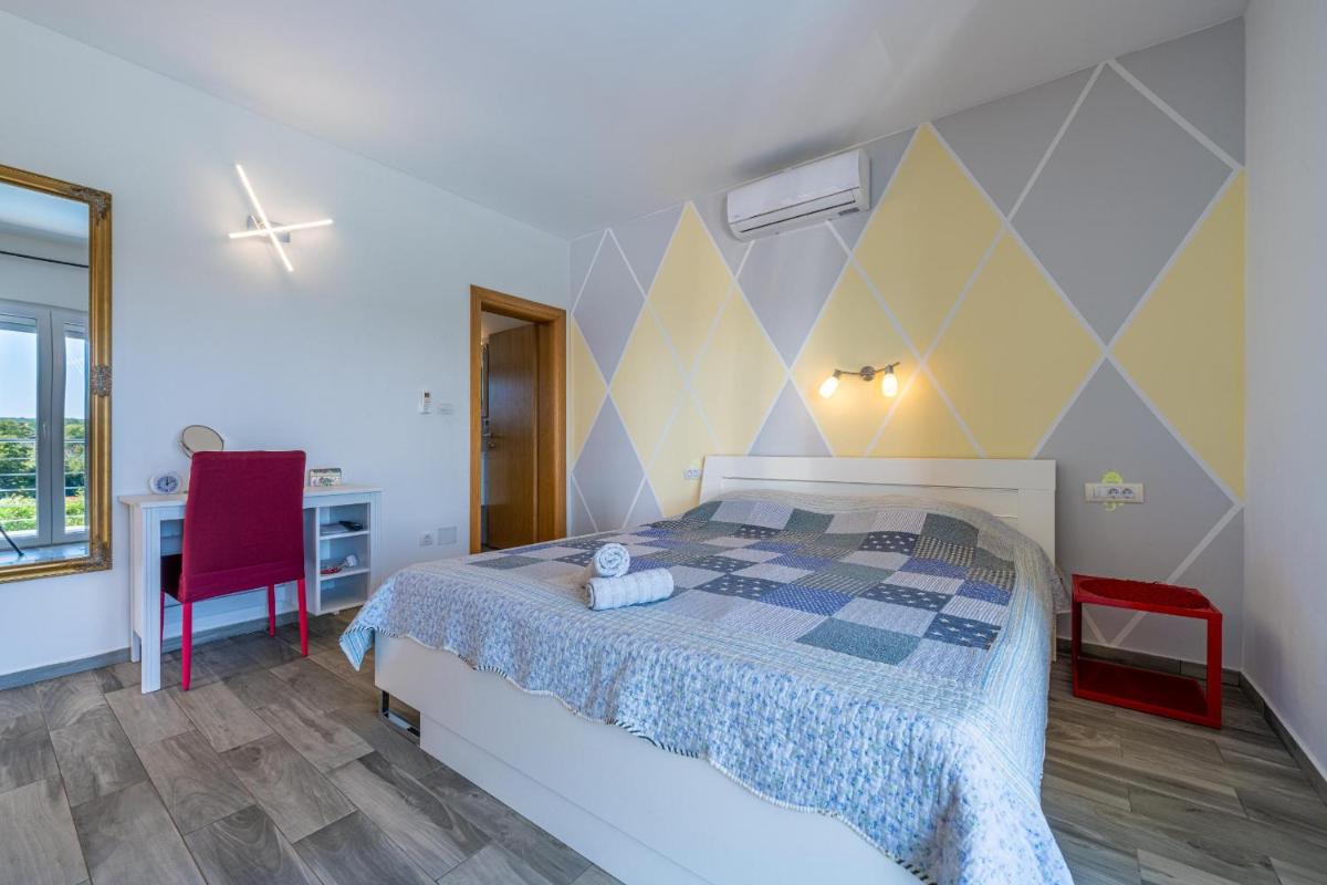 4 bedroom villa near Porec view 5