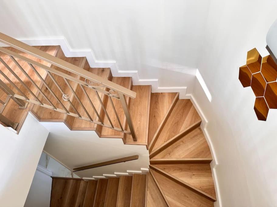 30% off Designer Penthouse - backup power - Cape Town view 4