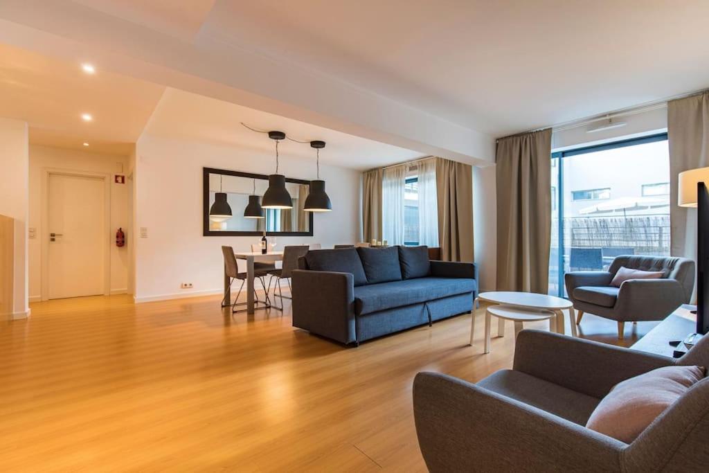 Downtown 2-Bedroom apartment w/terrace view 3