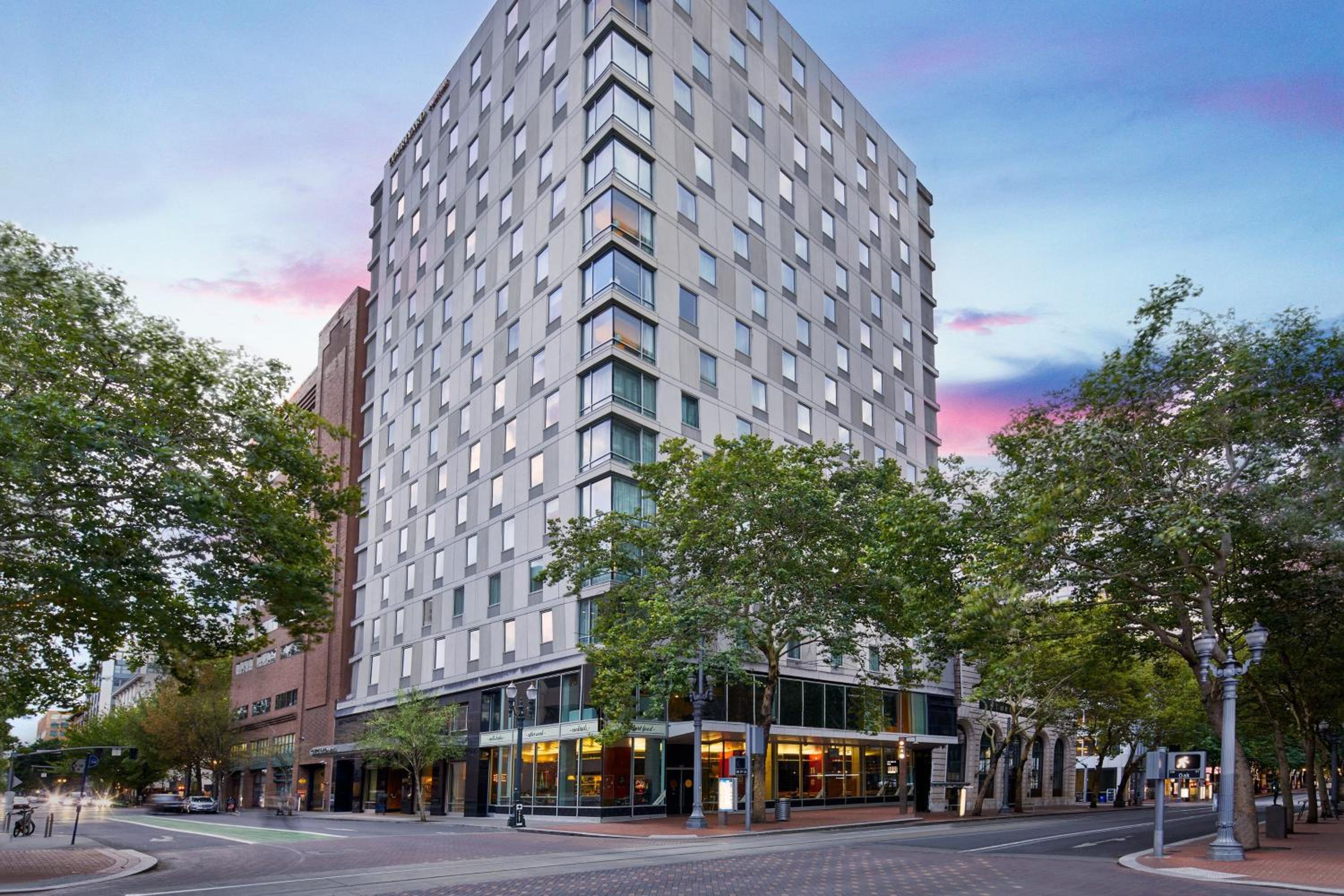 Hotel Courtyard by Marriott Portland City Center - Image 1