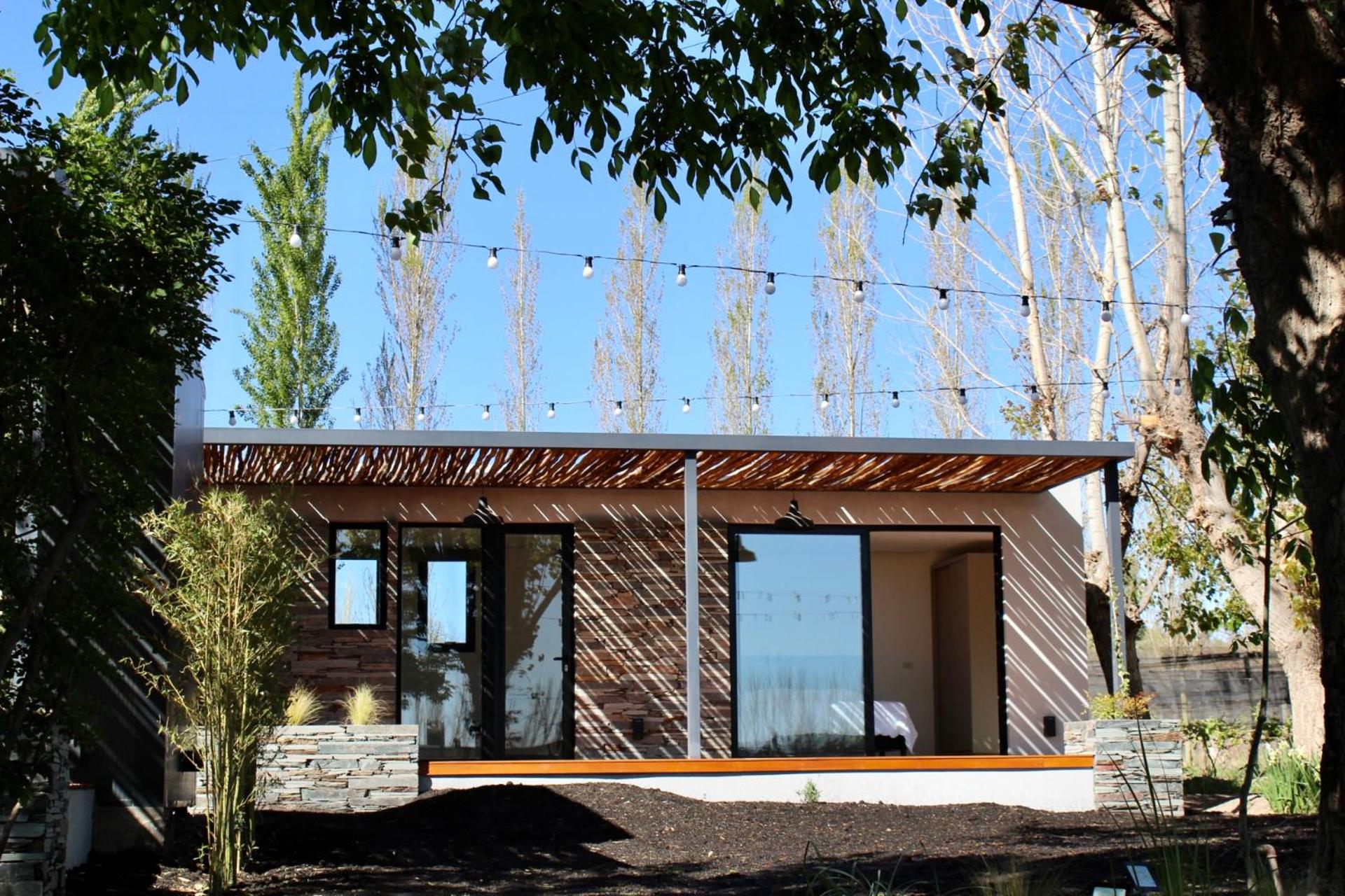 Lodwine Lodge Apartments - Image 1