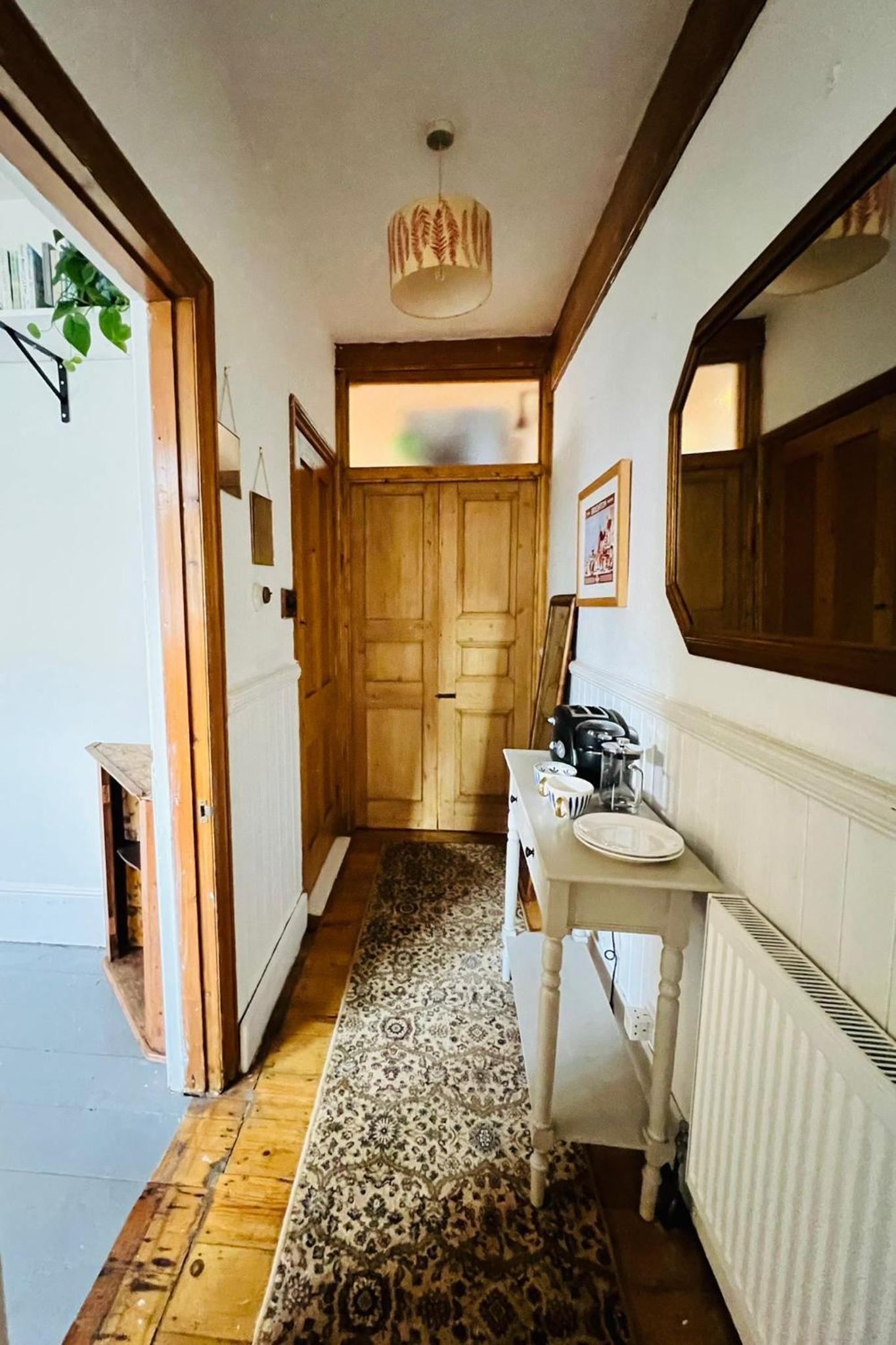 Pretty studio, 2 minutes to beach! Self-contained. view 4