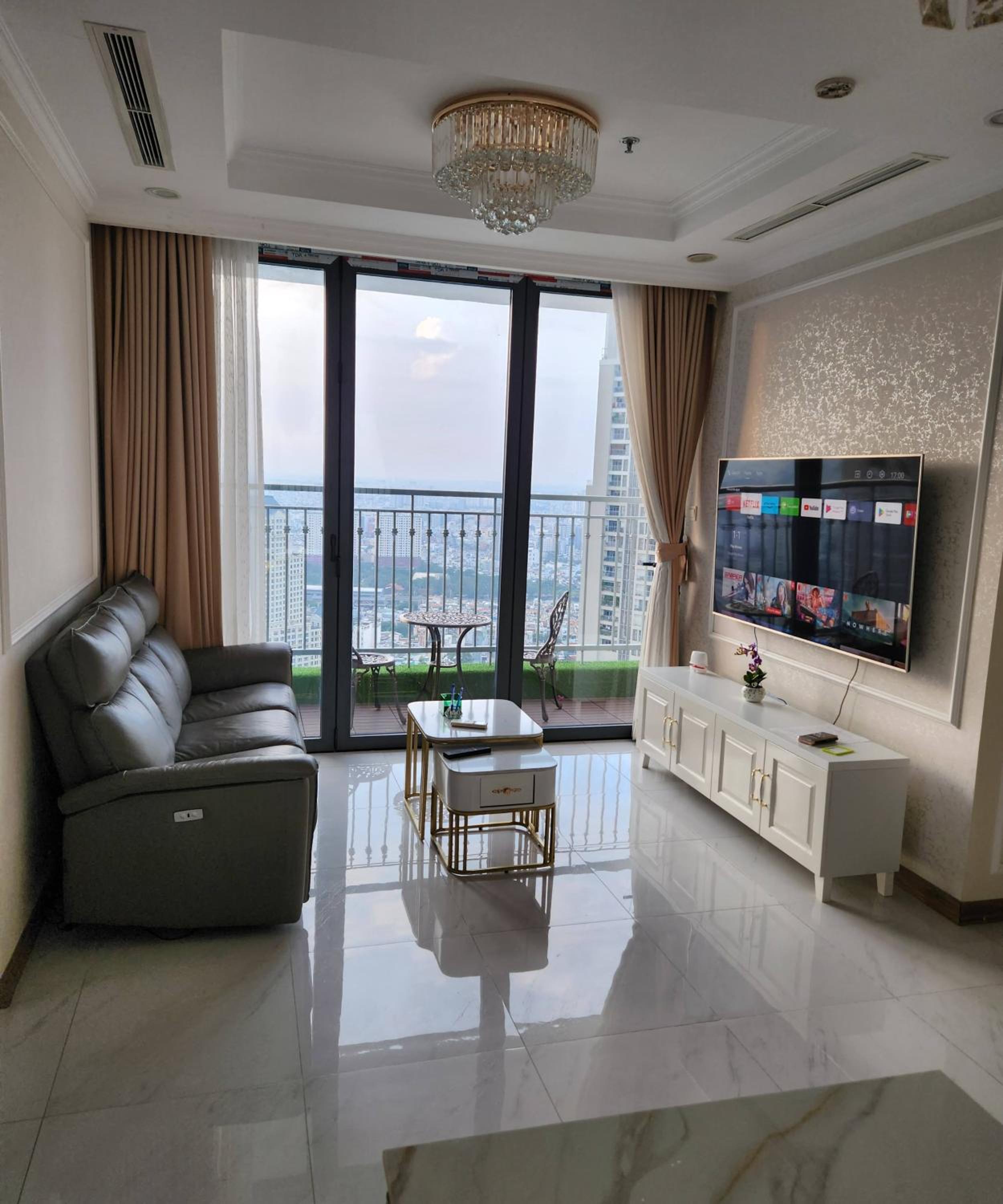 2BR Luxury SaiGon river view Landmark 81 CP Apartment