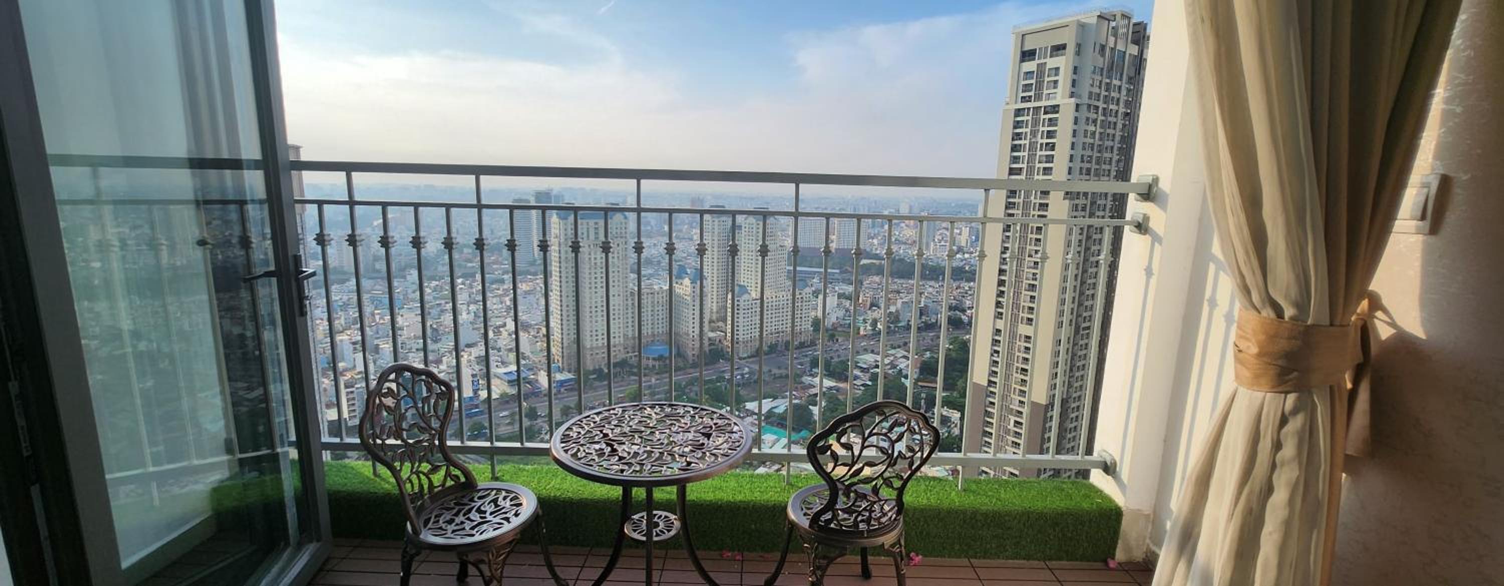 2BR Luxury SaiGon river view Landmark 81 CP Apartment