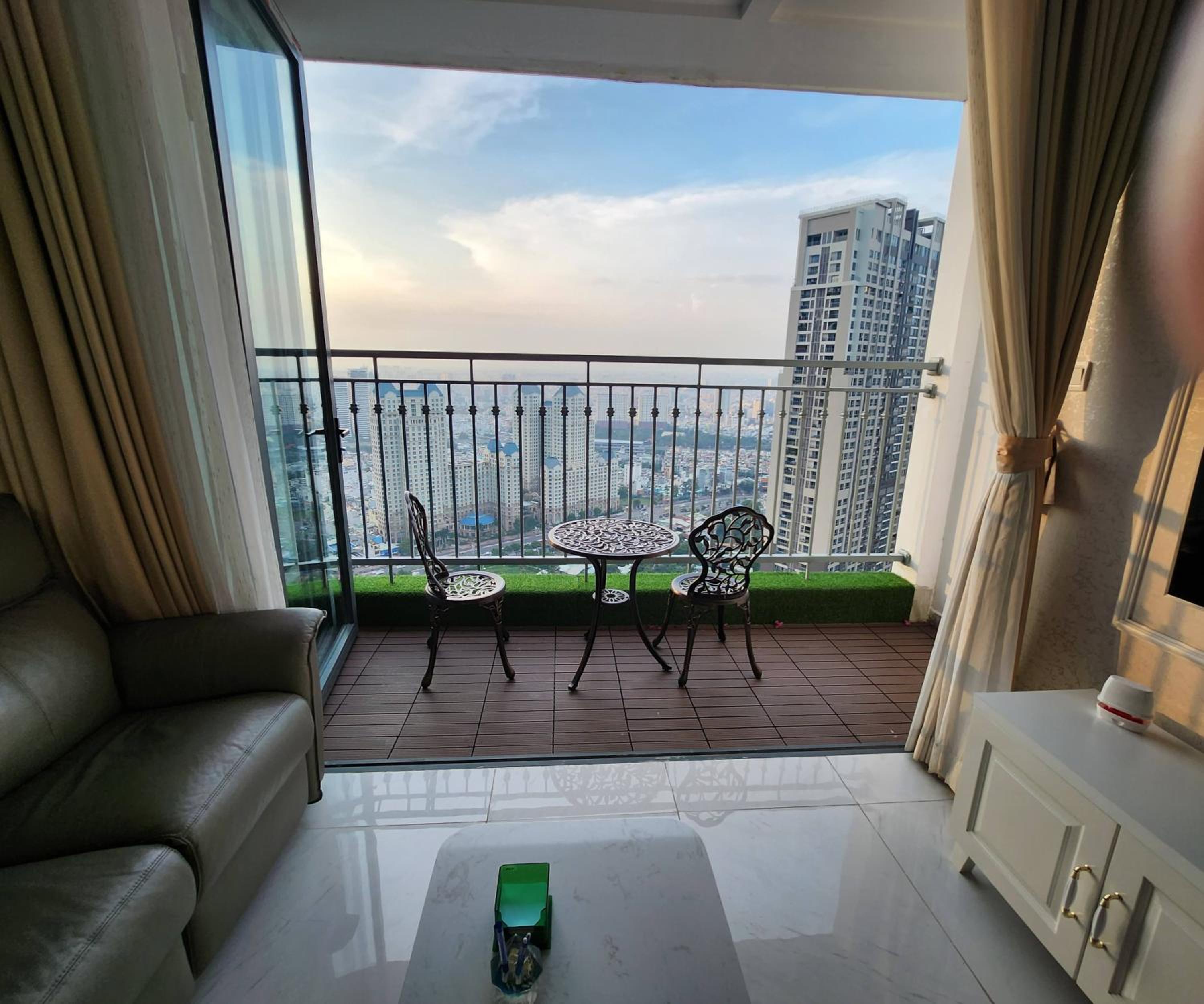 2BR Luxury SaiGon river view Landmark 81 CP Apartment