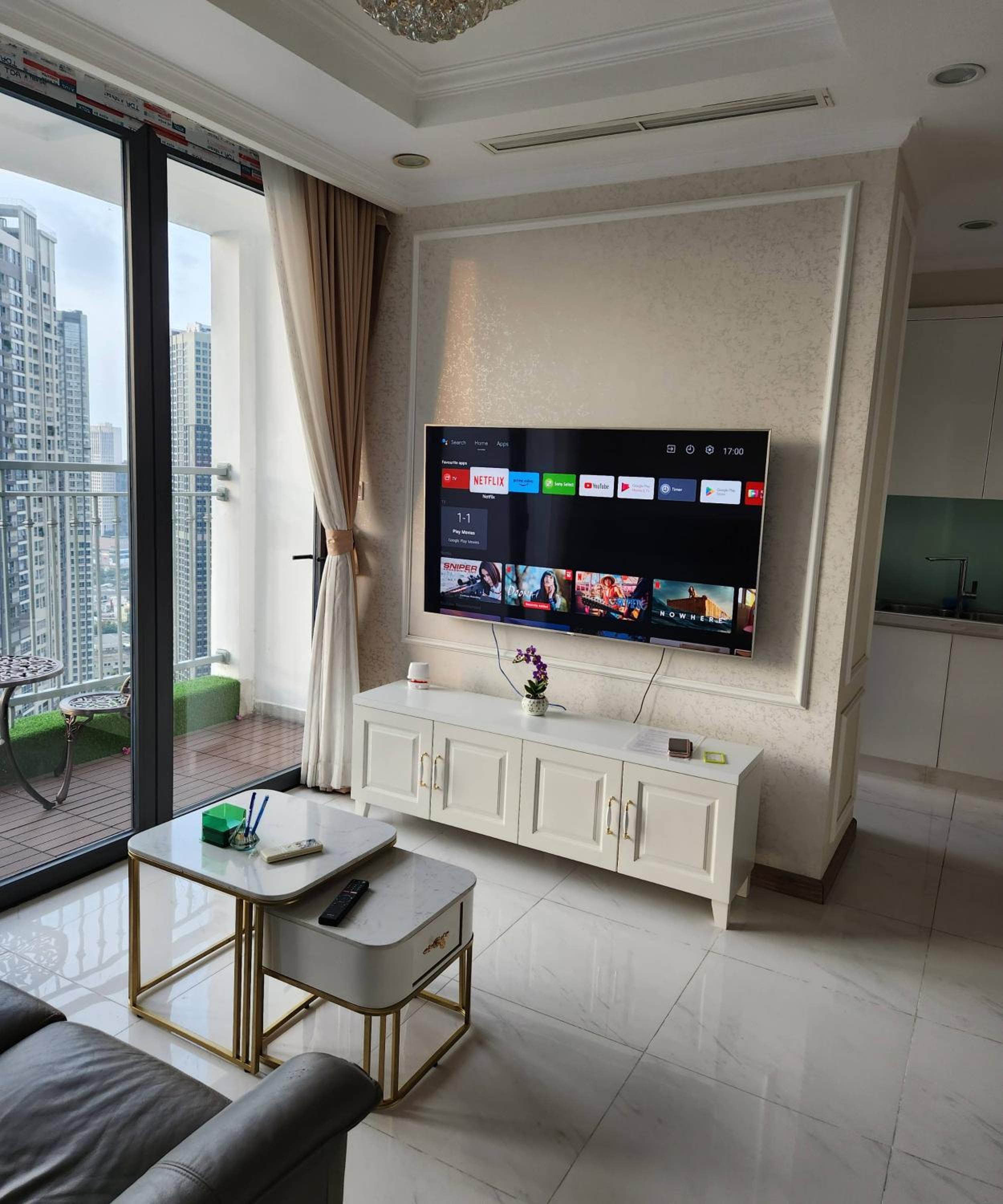 2BR Luxury SaiGon river view Landmark 81 CP Apartment