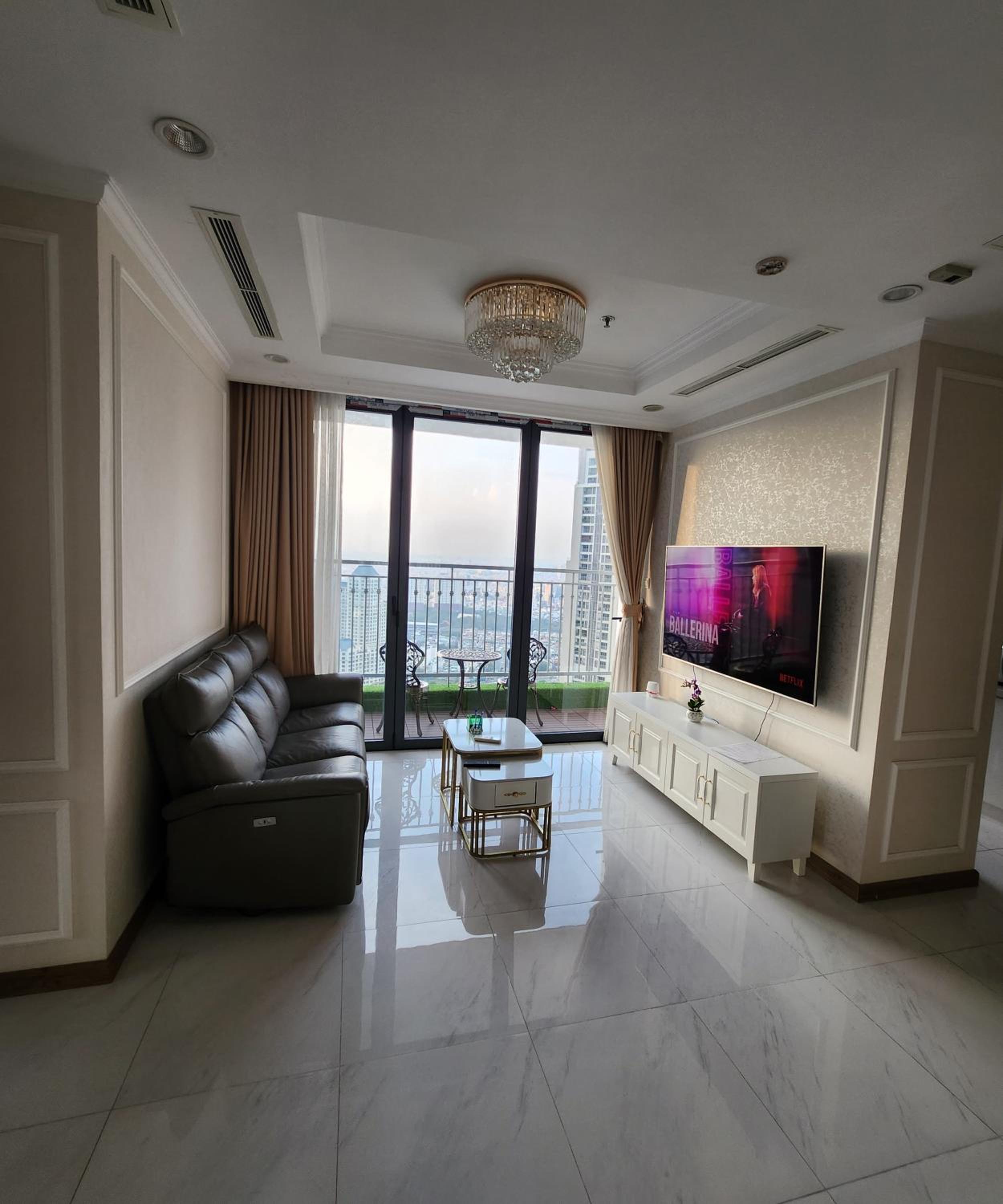2BR Luxury SaiGon river view Landmark 81 CP Apartment