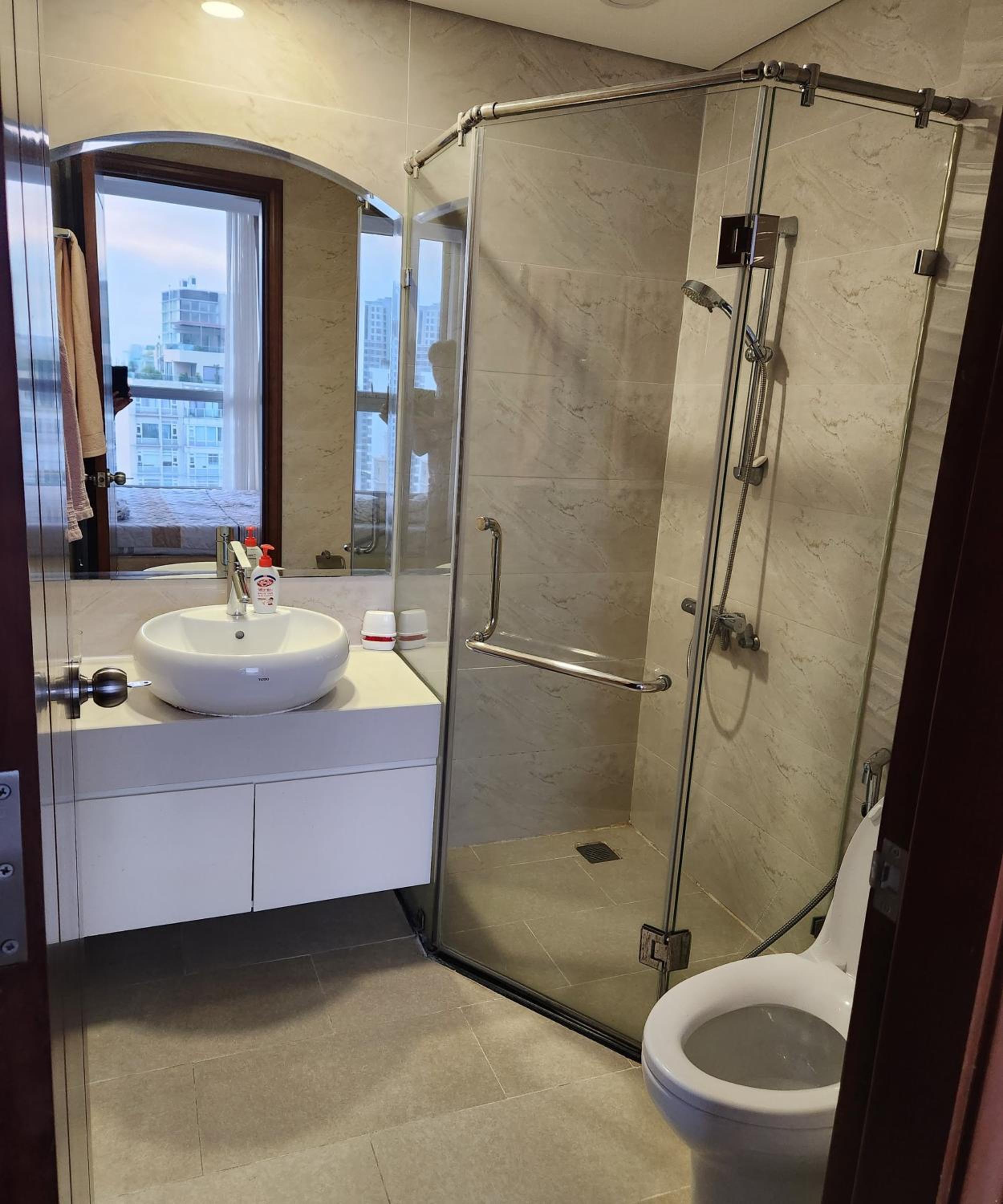 2BR Luxury SaiGon river view Landmark 81 CP Apartment