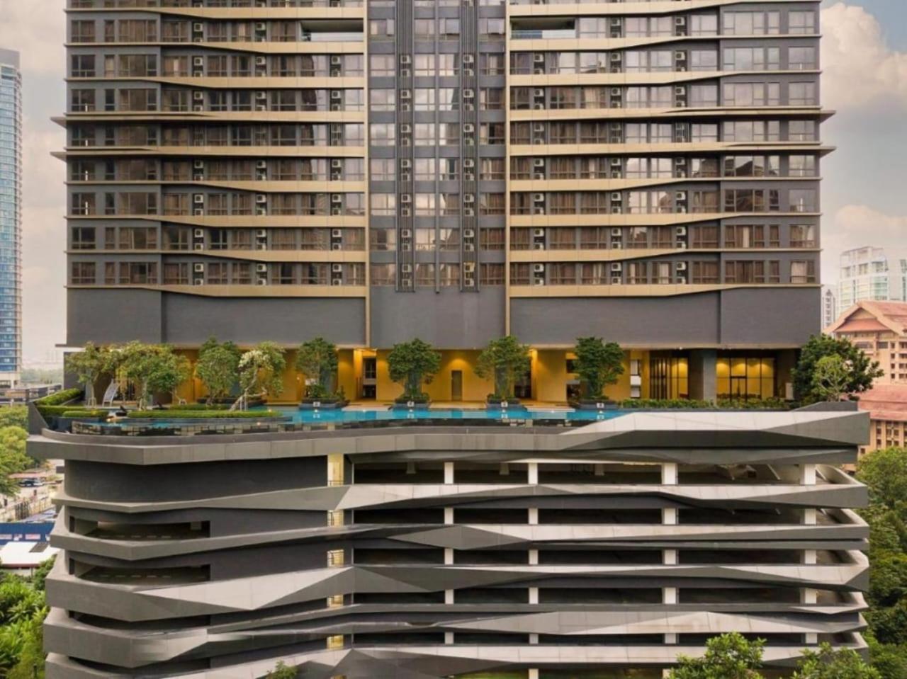 8 Kia Peng Suites KLCC by Luna