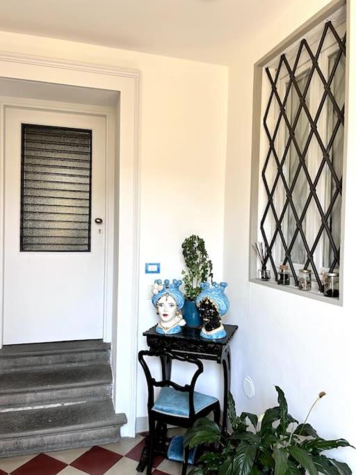 Joyful apartment in a building from the 1700s view 2
