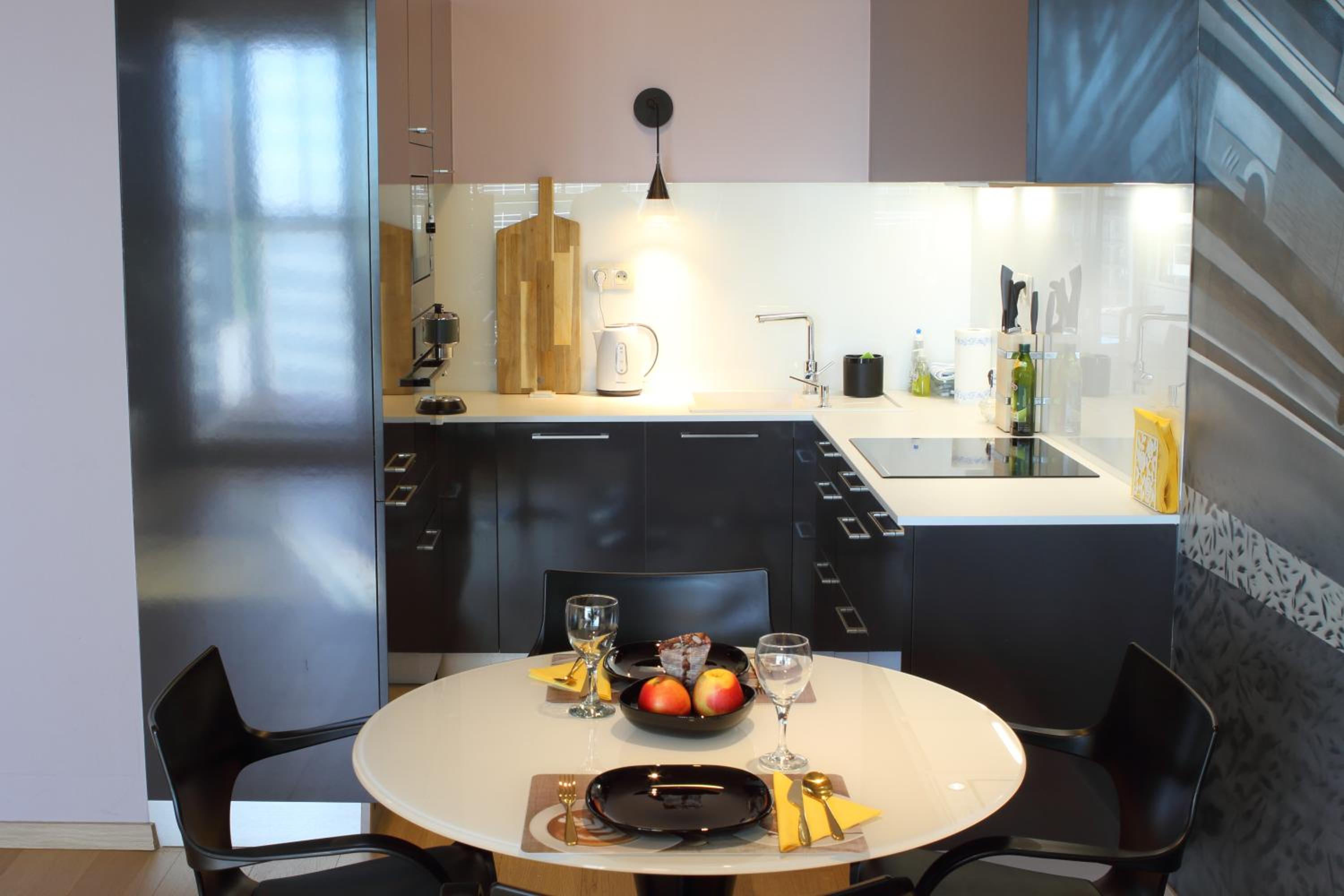 Panorama Oasis - Free Parking on site - Air Con - Biz WiFi - Netflix view 2