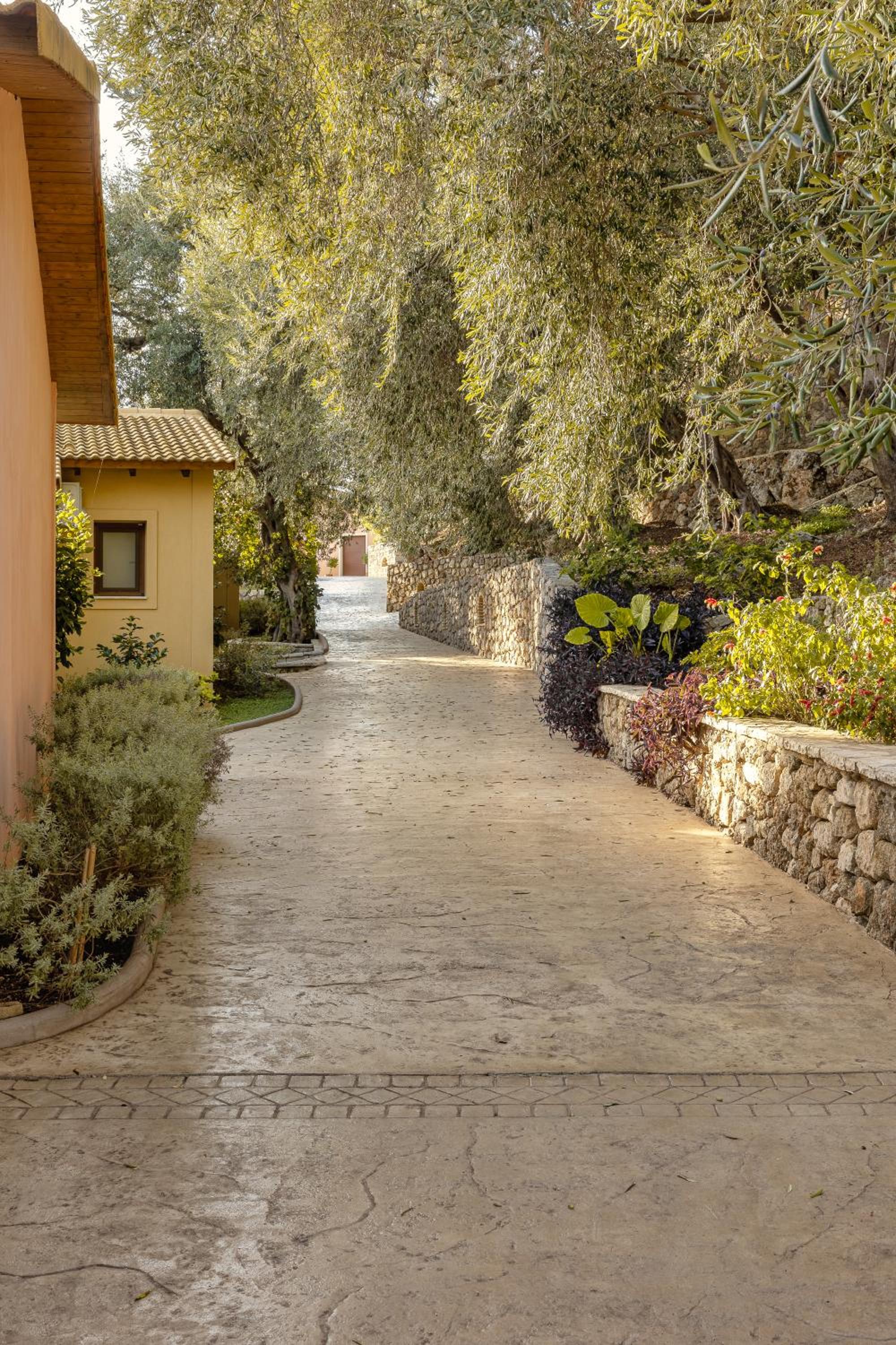 Apolis Villas & Suites Resort