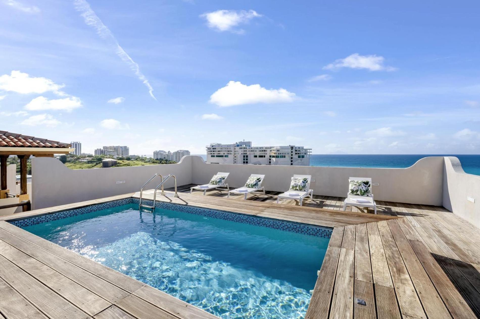 Fine 3 BR Oceanview Penthouse in Prime Location - La Perla Sky view 4