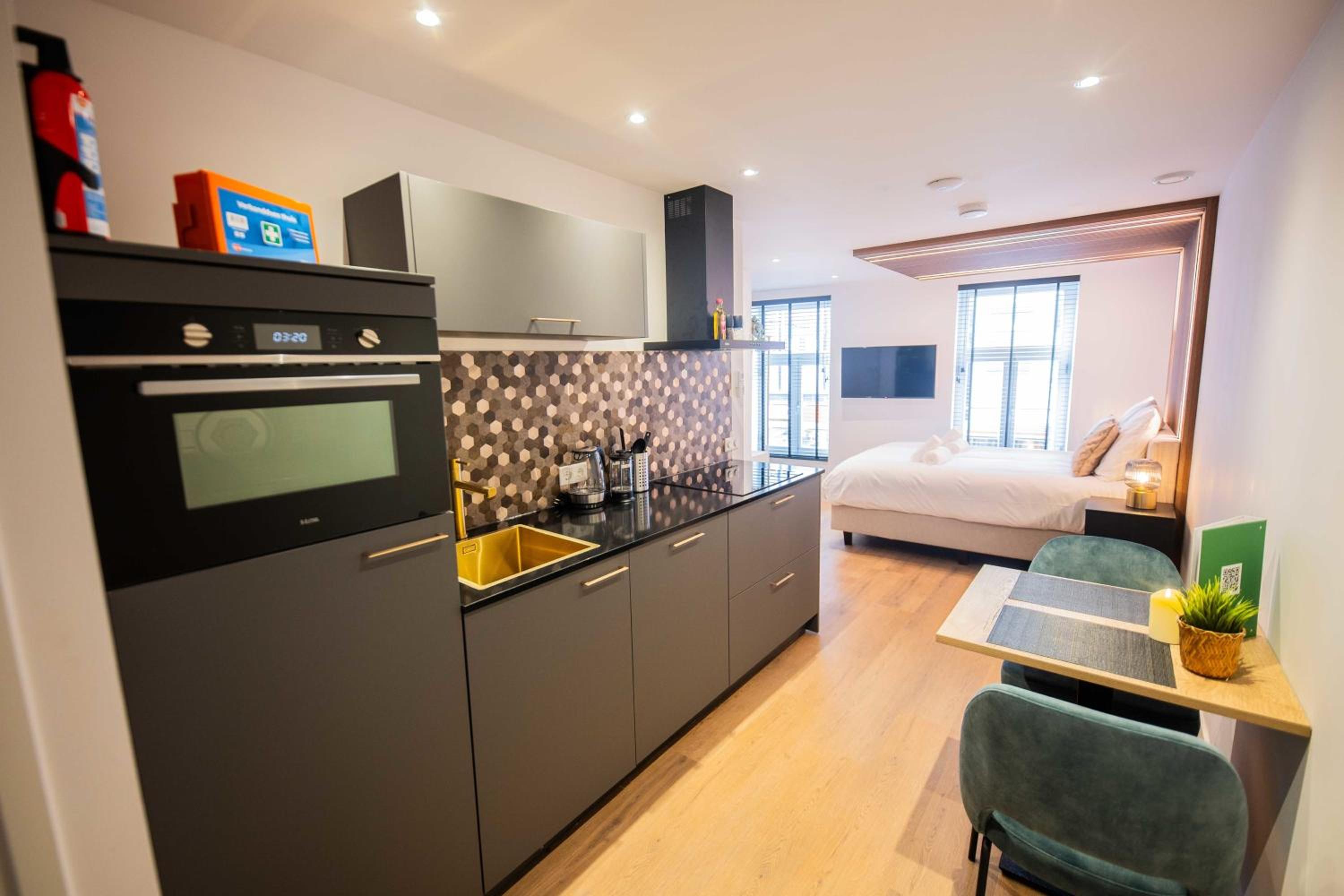 Luxurious 35m2 Designer Studio - R51A view 3
