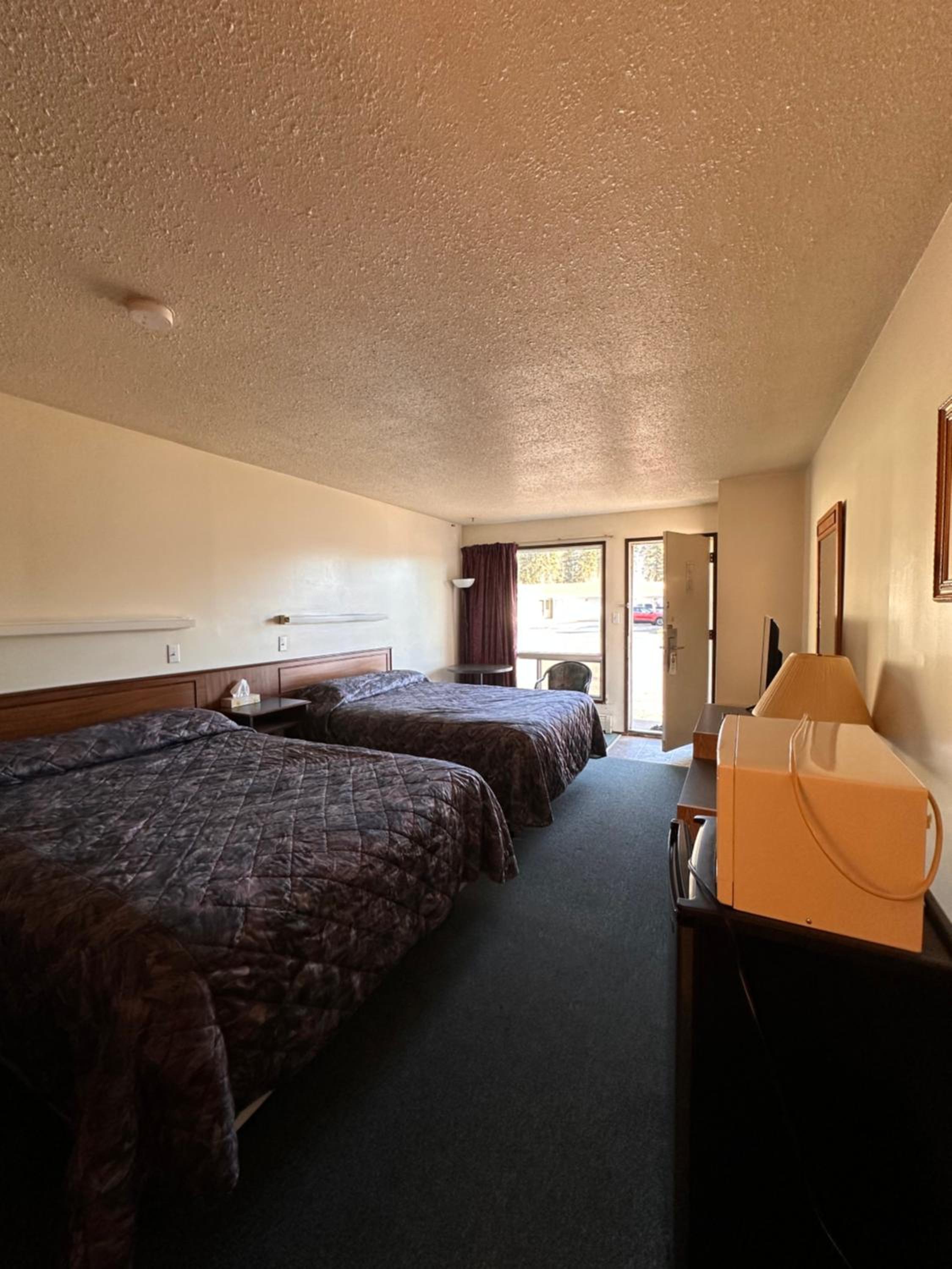 Edson Vacations - Howard Johnson by Wyndham Edson - Property Image 12
