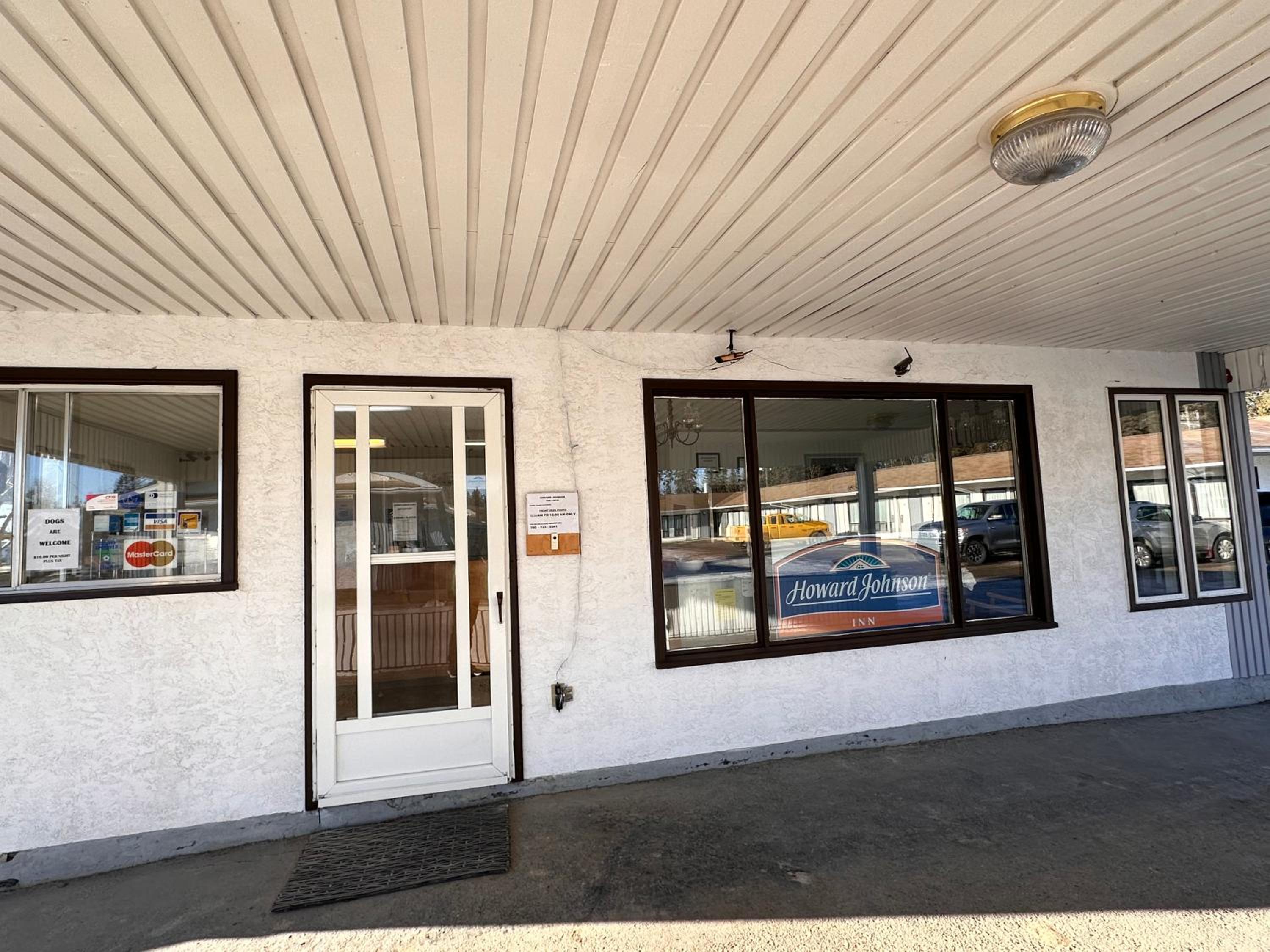 Edson Vacations - Howard Johnson by Wyndham Edson - Property Image 9