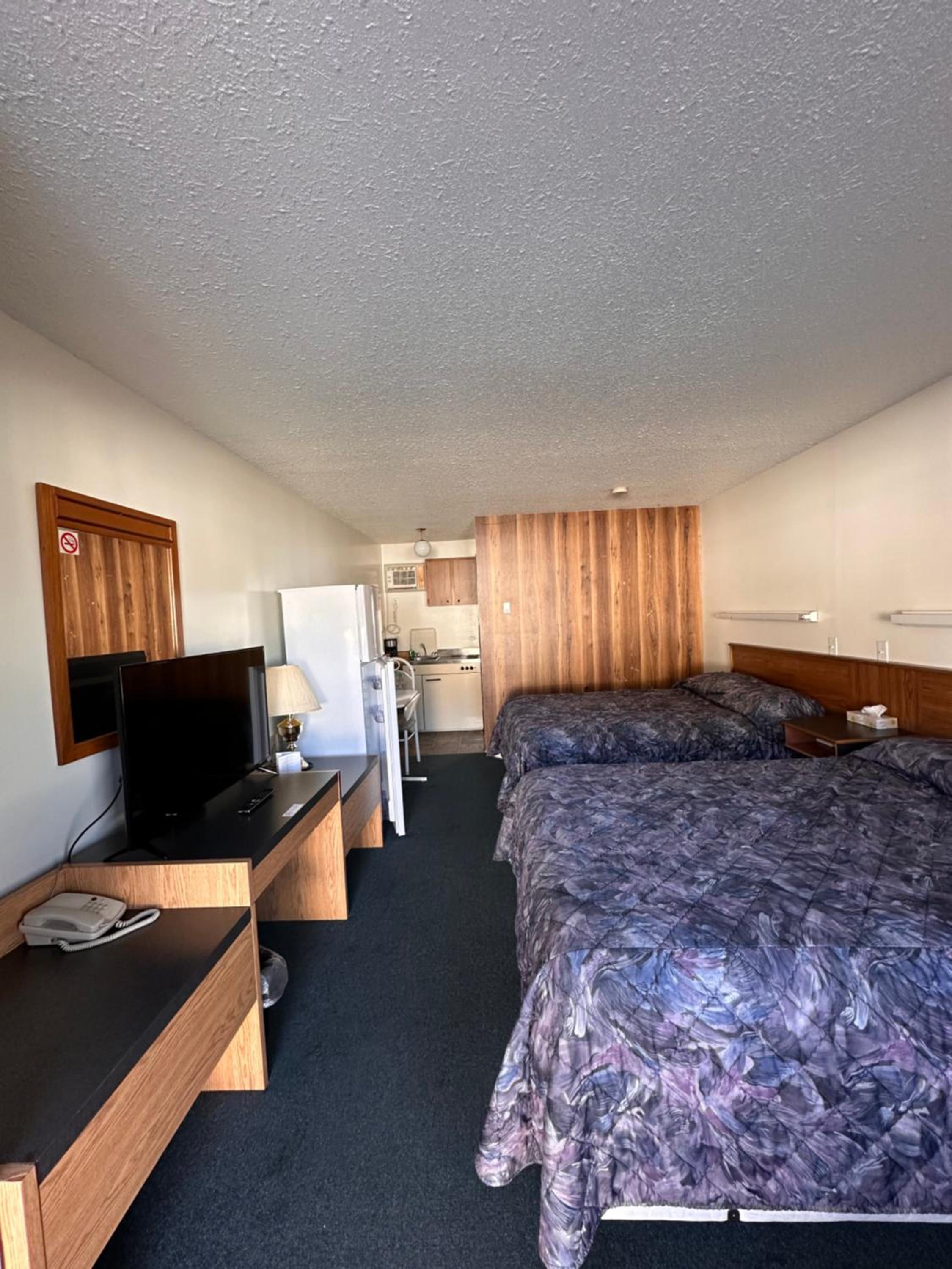 Edson Vacations - Howard Johnson by Wyndham Edson - Property Image 11