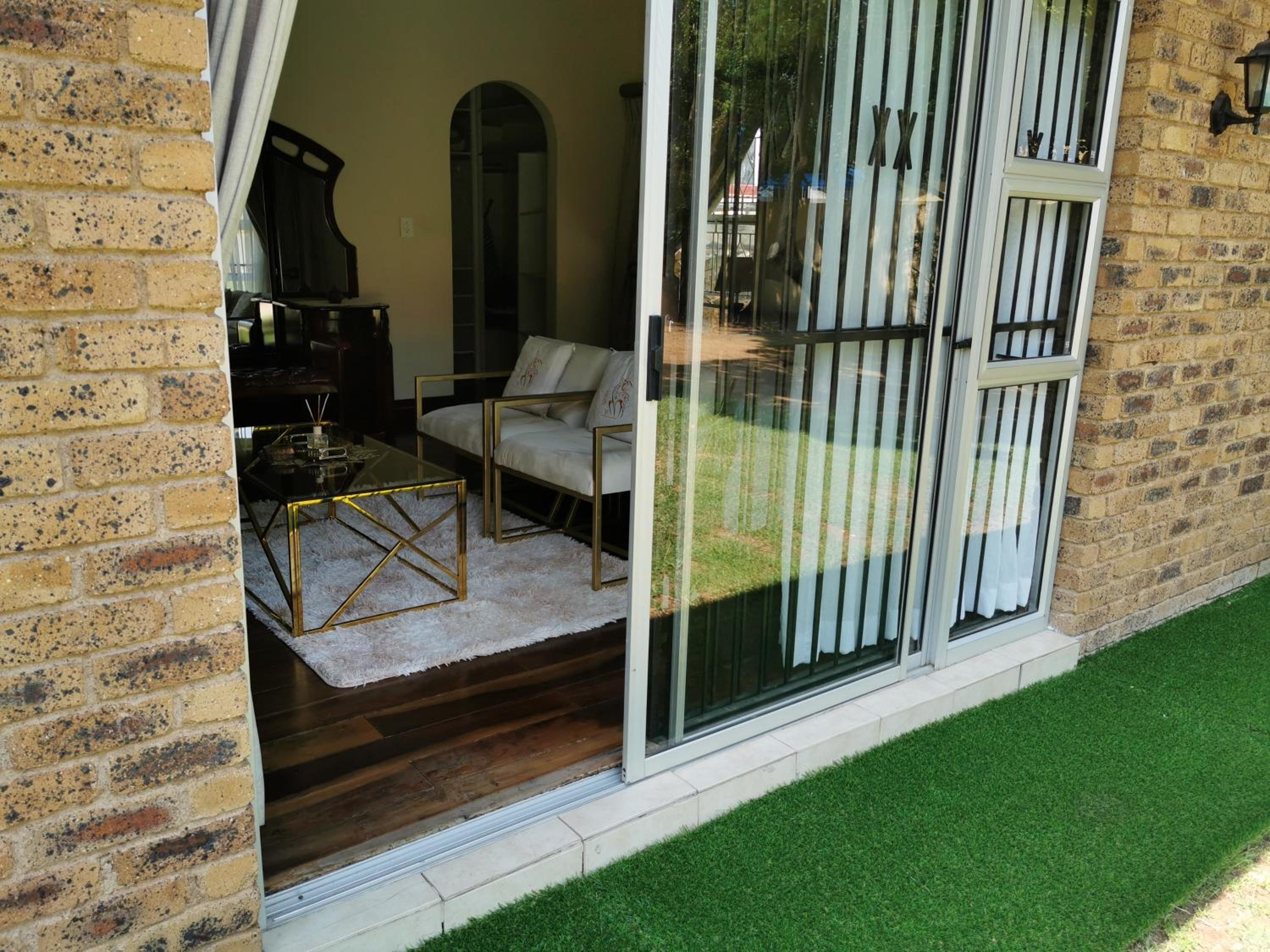 Stunning 2 Bedrooms and 2 Bathroom No loadshedding