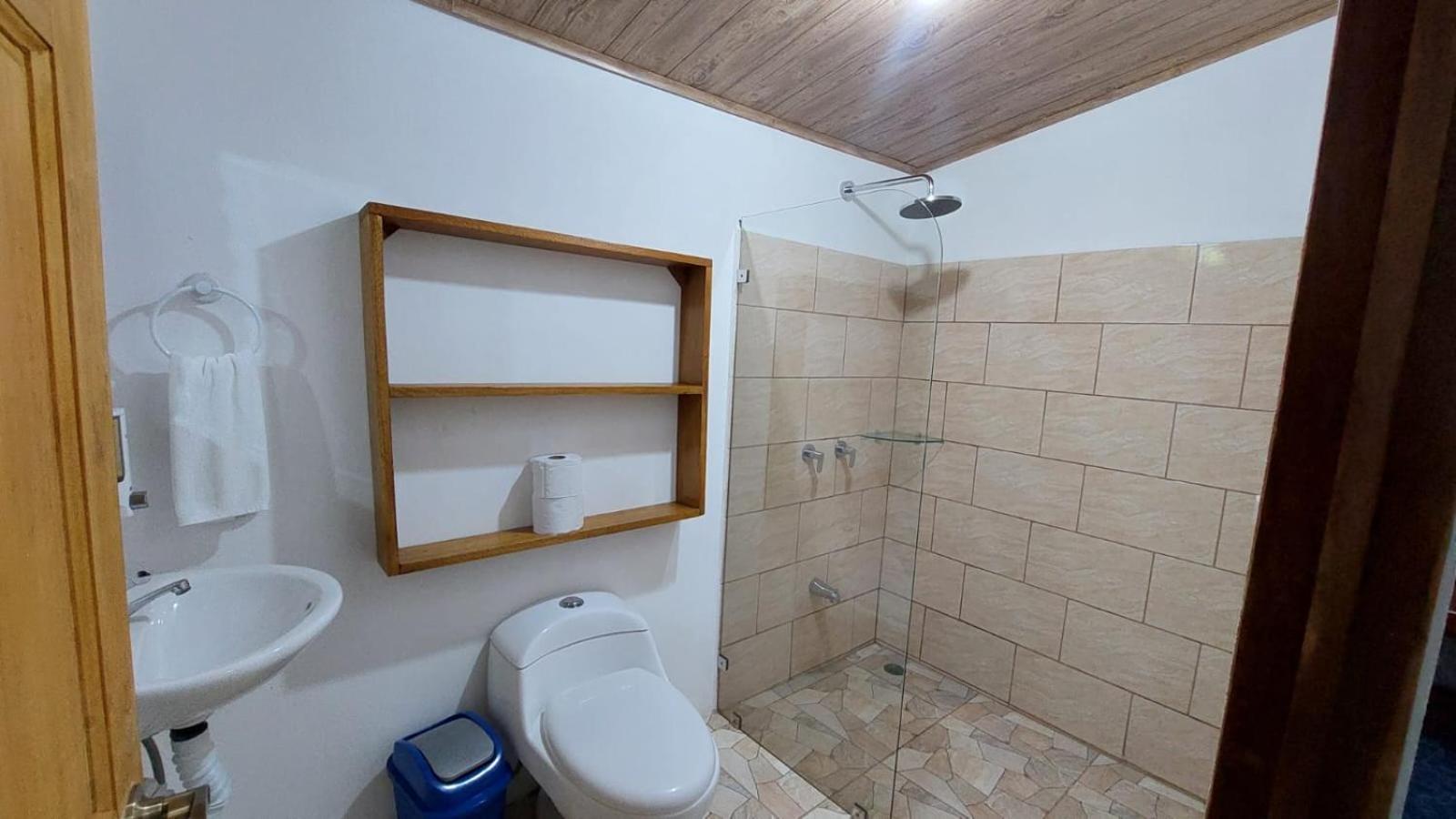 Hospedaje Casa THIREMA Tortuguero