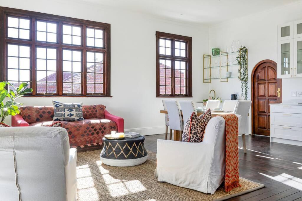 Secure & Central Heritage Villa with Views view 4