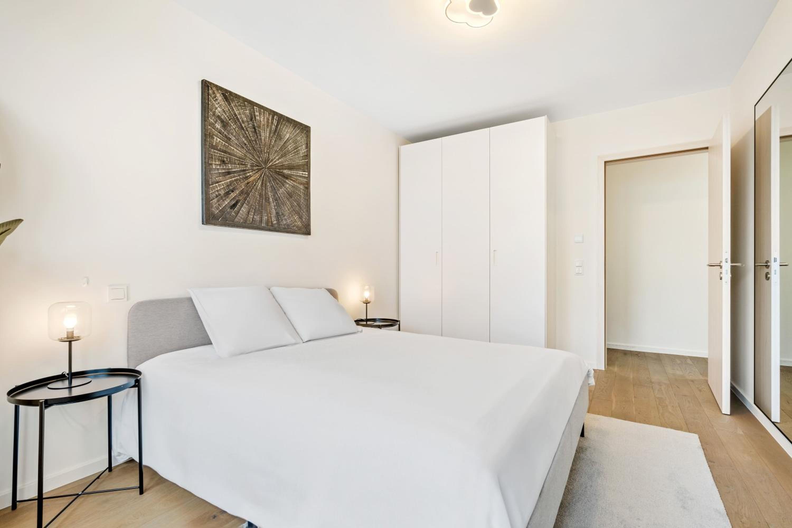 Modern 2BR Apartment with Pool & City Views view 5