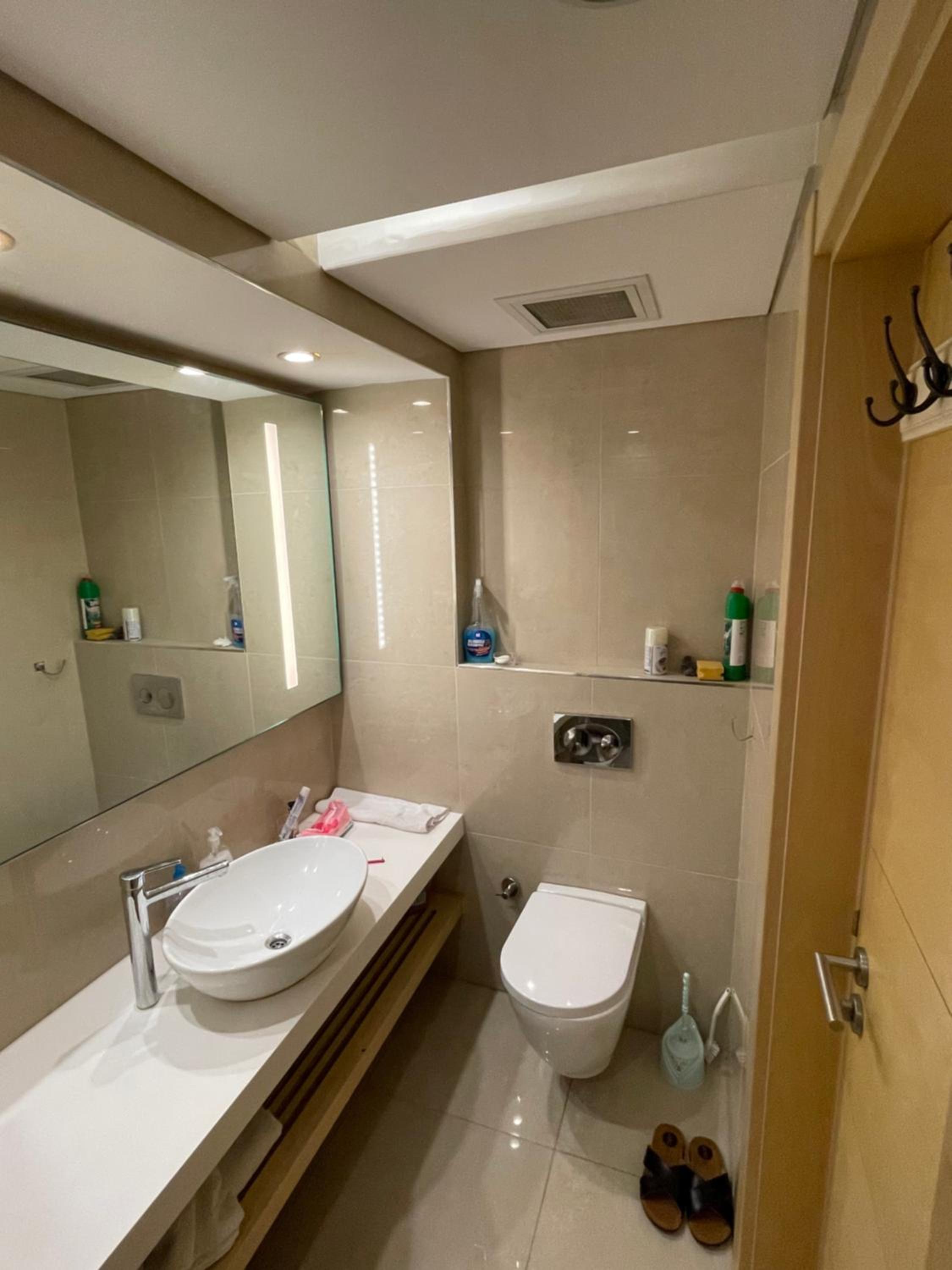 studio apt with Incredible view of the sea near metro station
