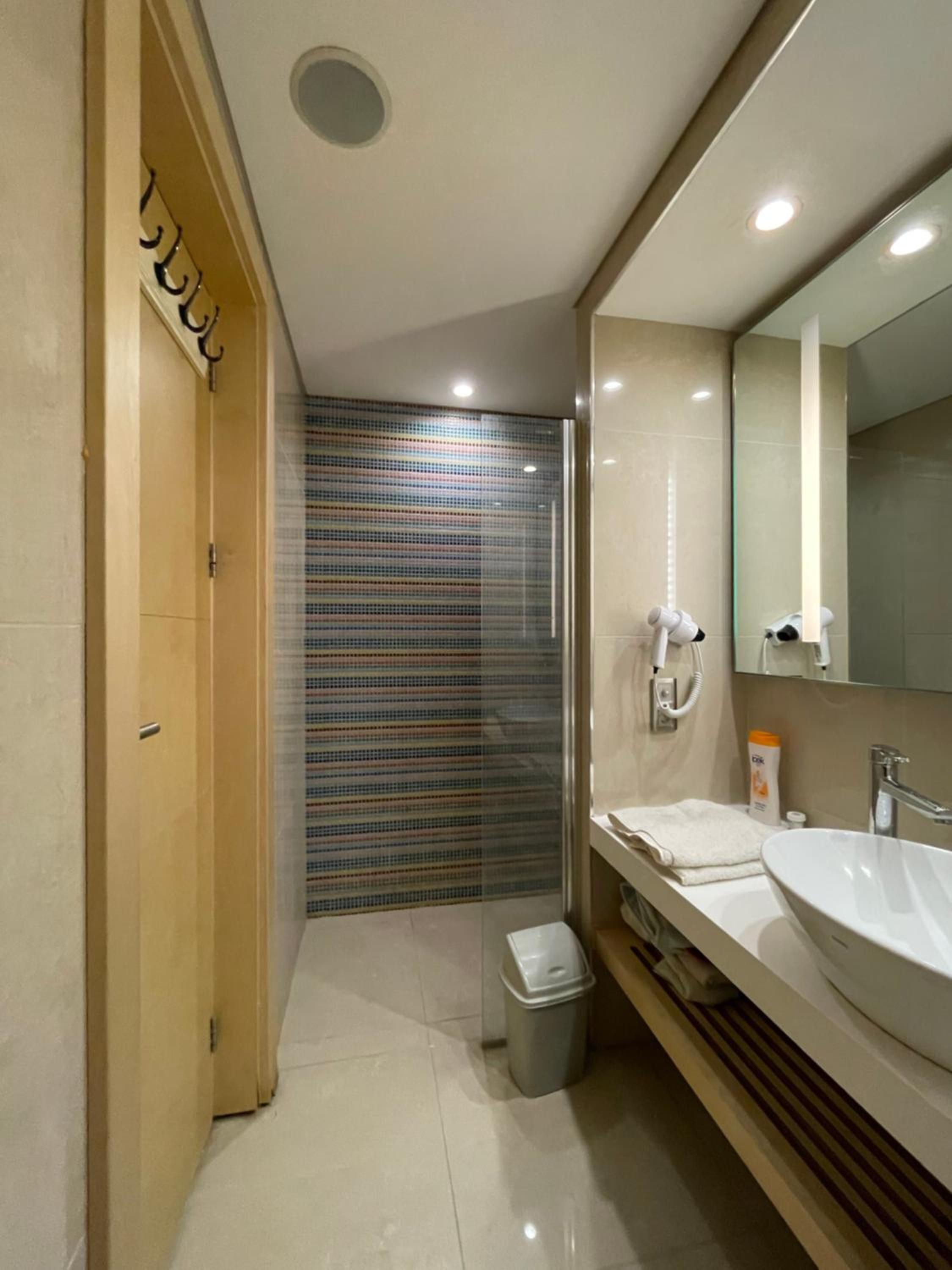 studio apt with Incredible view of the sea near metro station